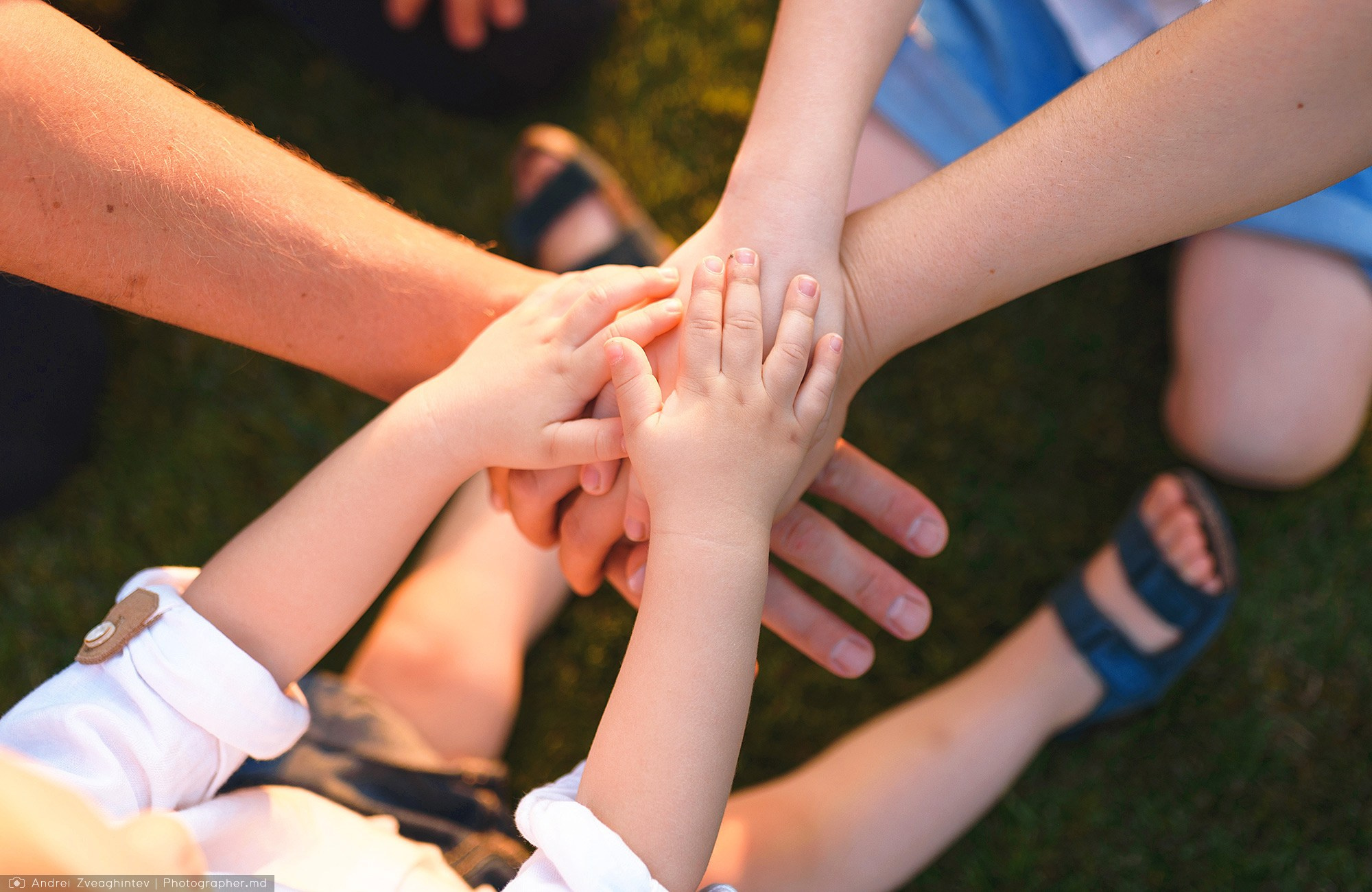 Outdoor family photography in Moldova — photographer Andrei Zveaghintev. Wedding and family photographer in Moldova, Chisinau— Andrei Zveaghintev