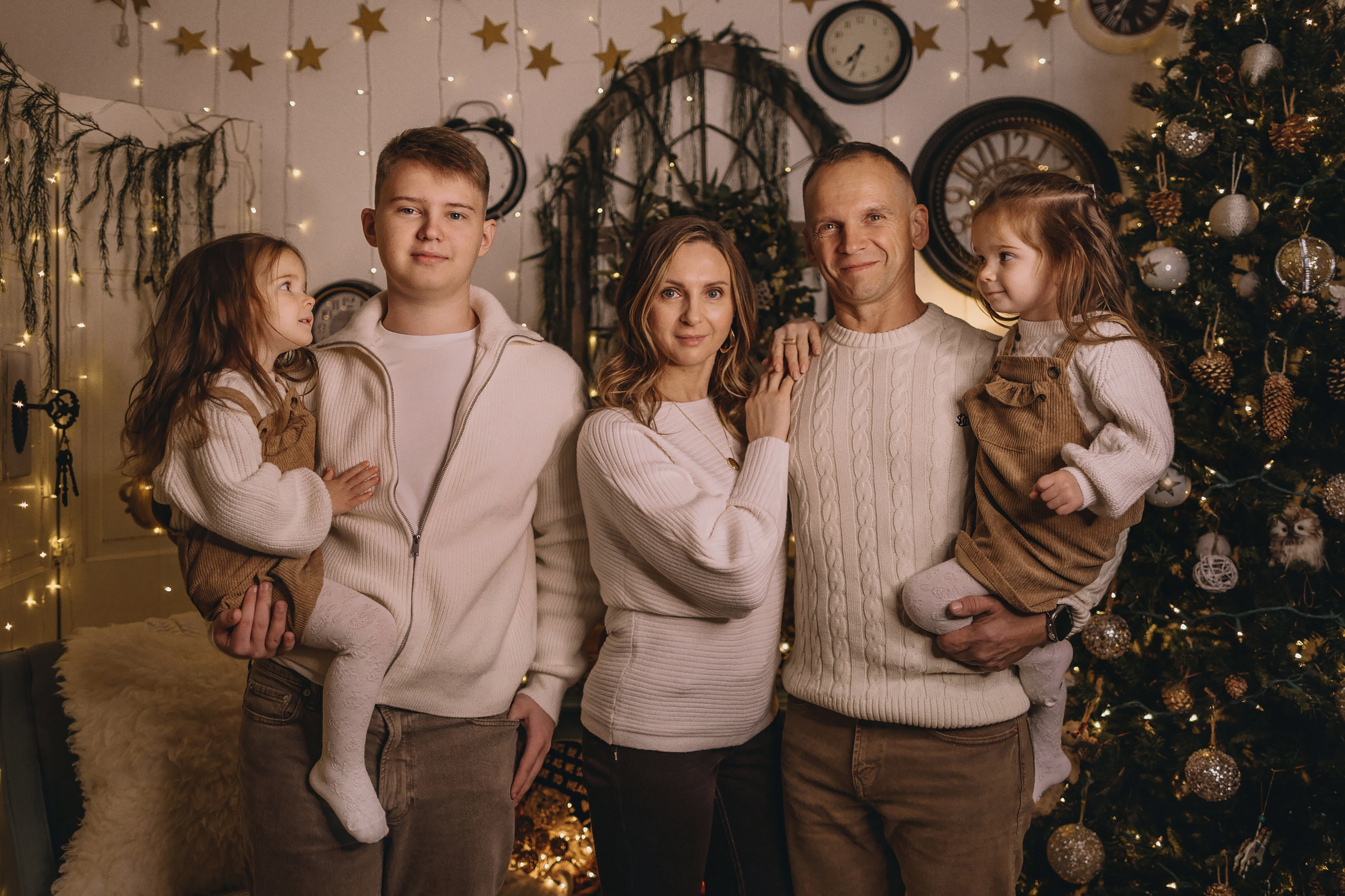 11.26.2025 Christmas Photoshoot. Wedding family event photographer in Chicago Nick Yushevich