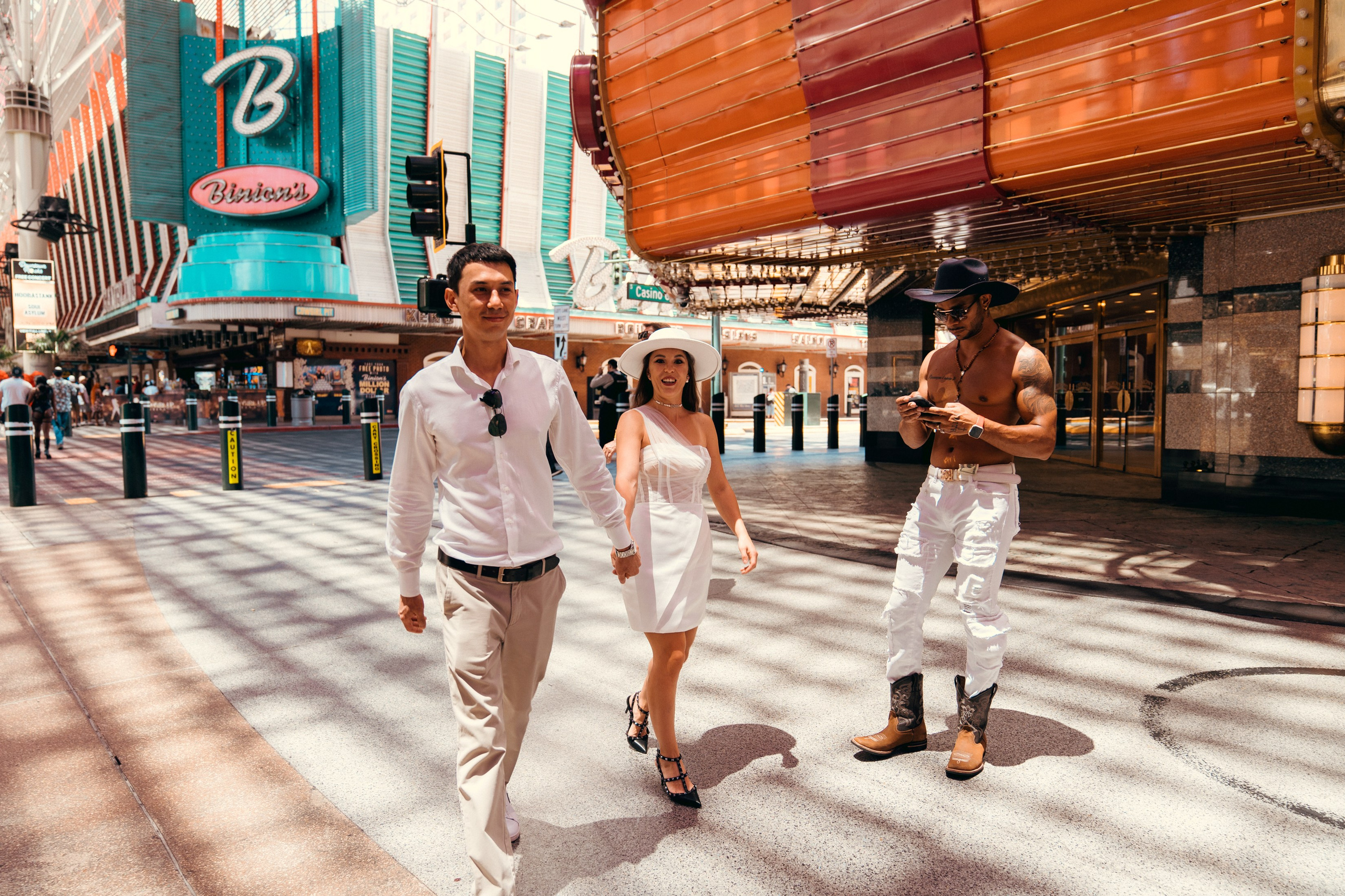 O&M. Wedding & elopement photographer Viktoriya Kravtsov. Las Vegas