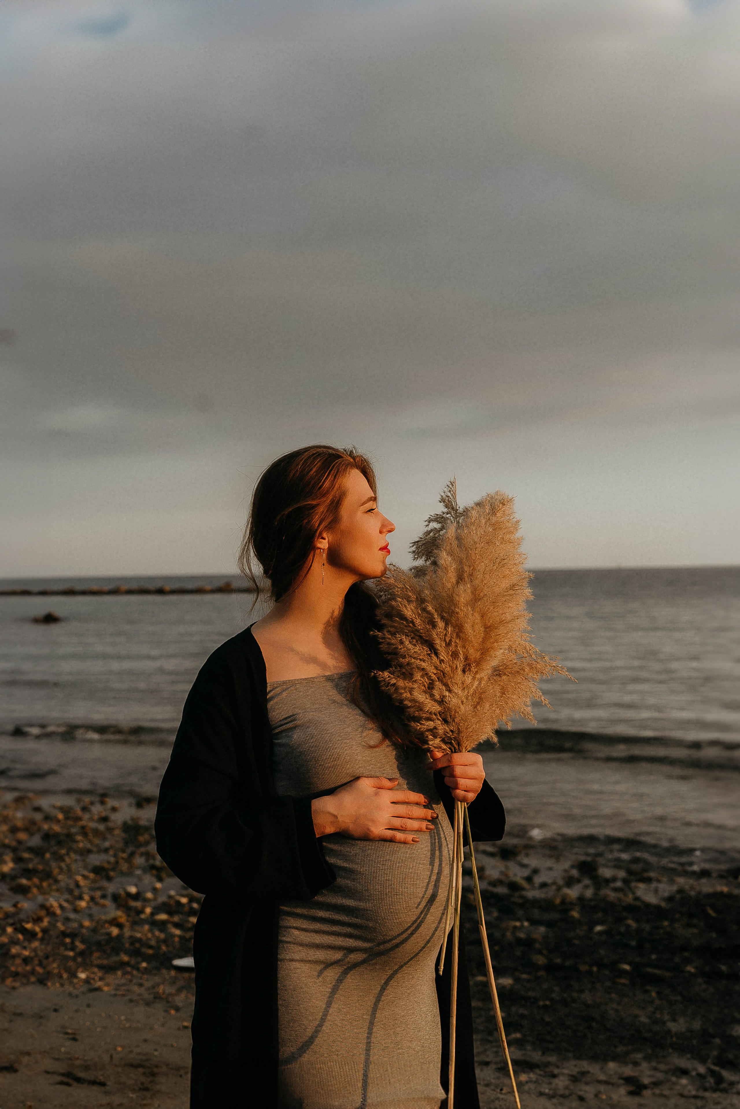 Фотосессия беременной в студии и возле моря. Портретный и семейный фотограф в Лимассоле Кипр Анна Руссу