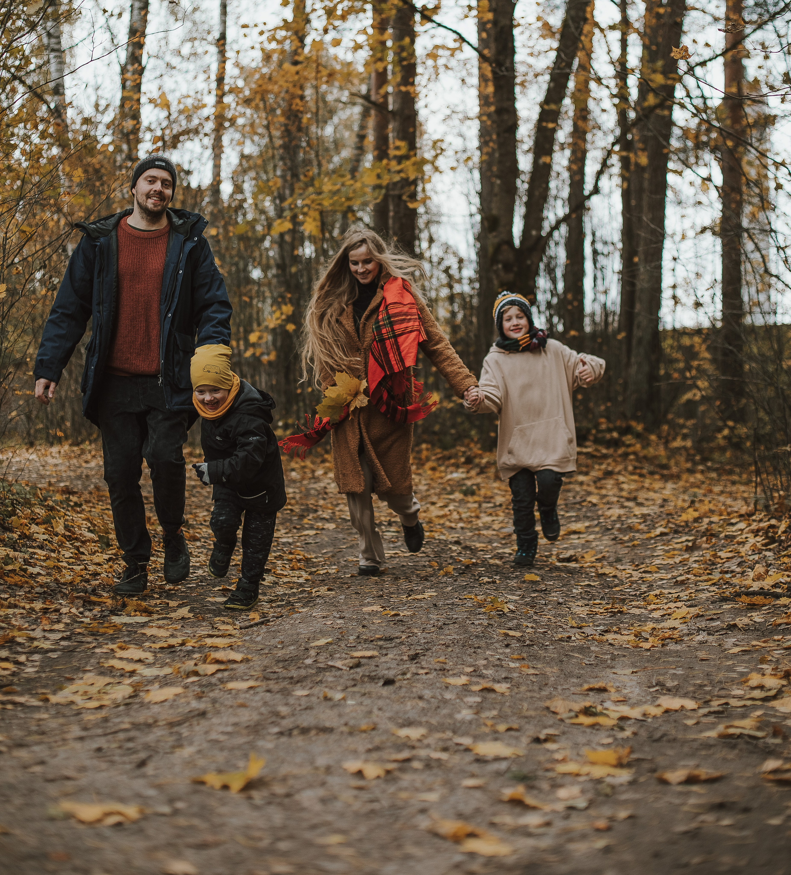 Rudens fotosesija ar mašīnu. Fotogrāfs Rīgā — Katerina Gordik