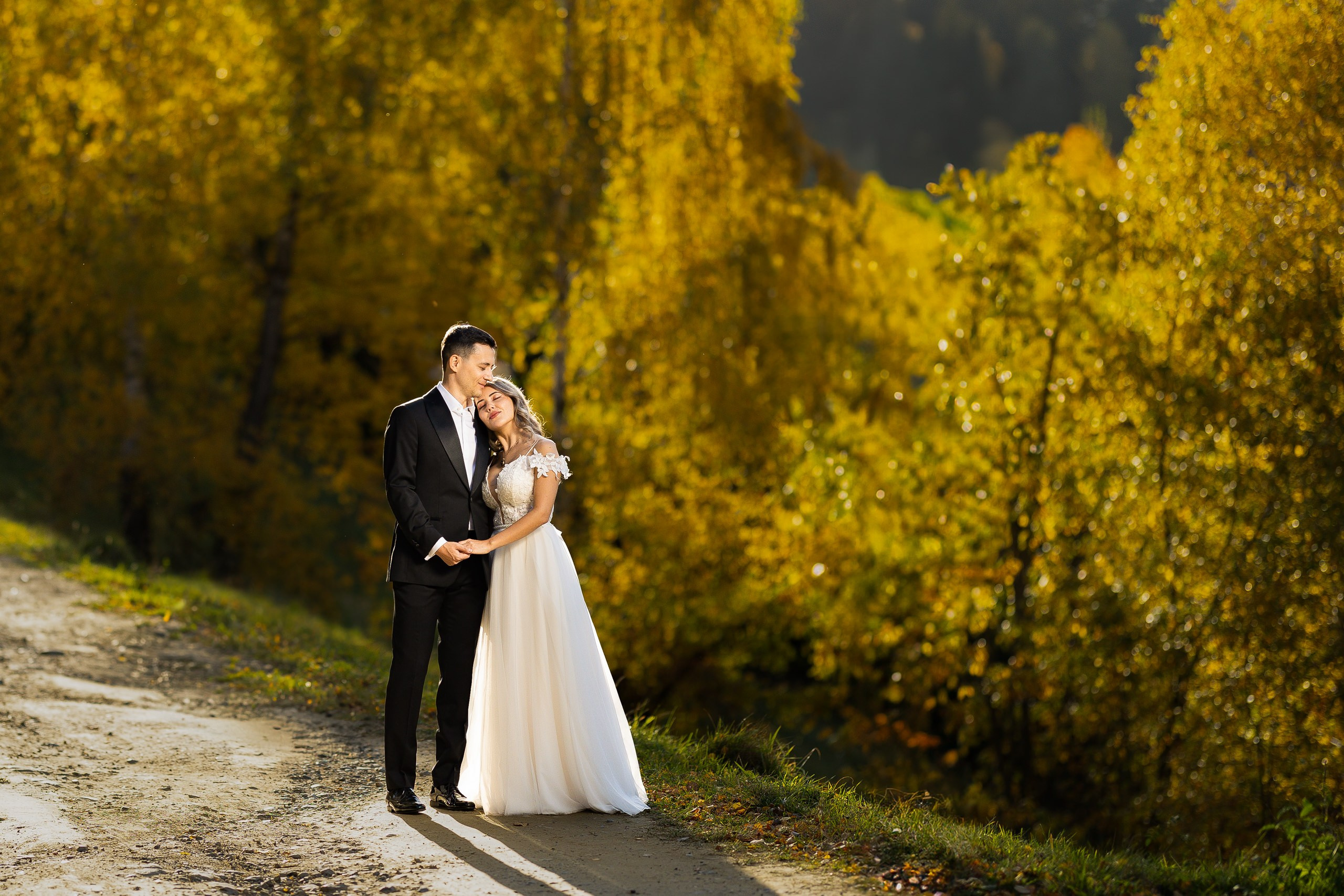 Sedinta foto Trash the dress/After wedding la munte. Fotograf nunta Bucuresti - Manu Ivanciu