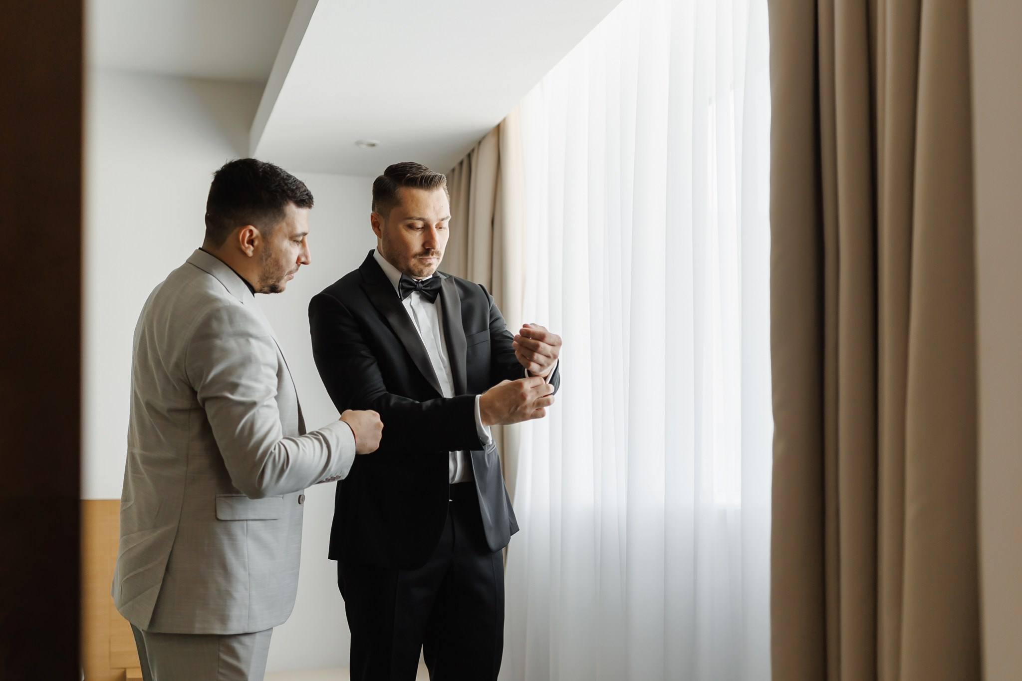 Nunta Anca si Marius, sedinta foto cu miri in locatie superba, la Hotel Corinthia Bucuresti. Fotograf nunta Bucuresti - Manu Ivanciu | Fotograf botez