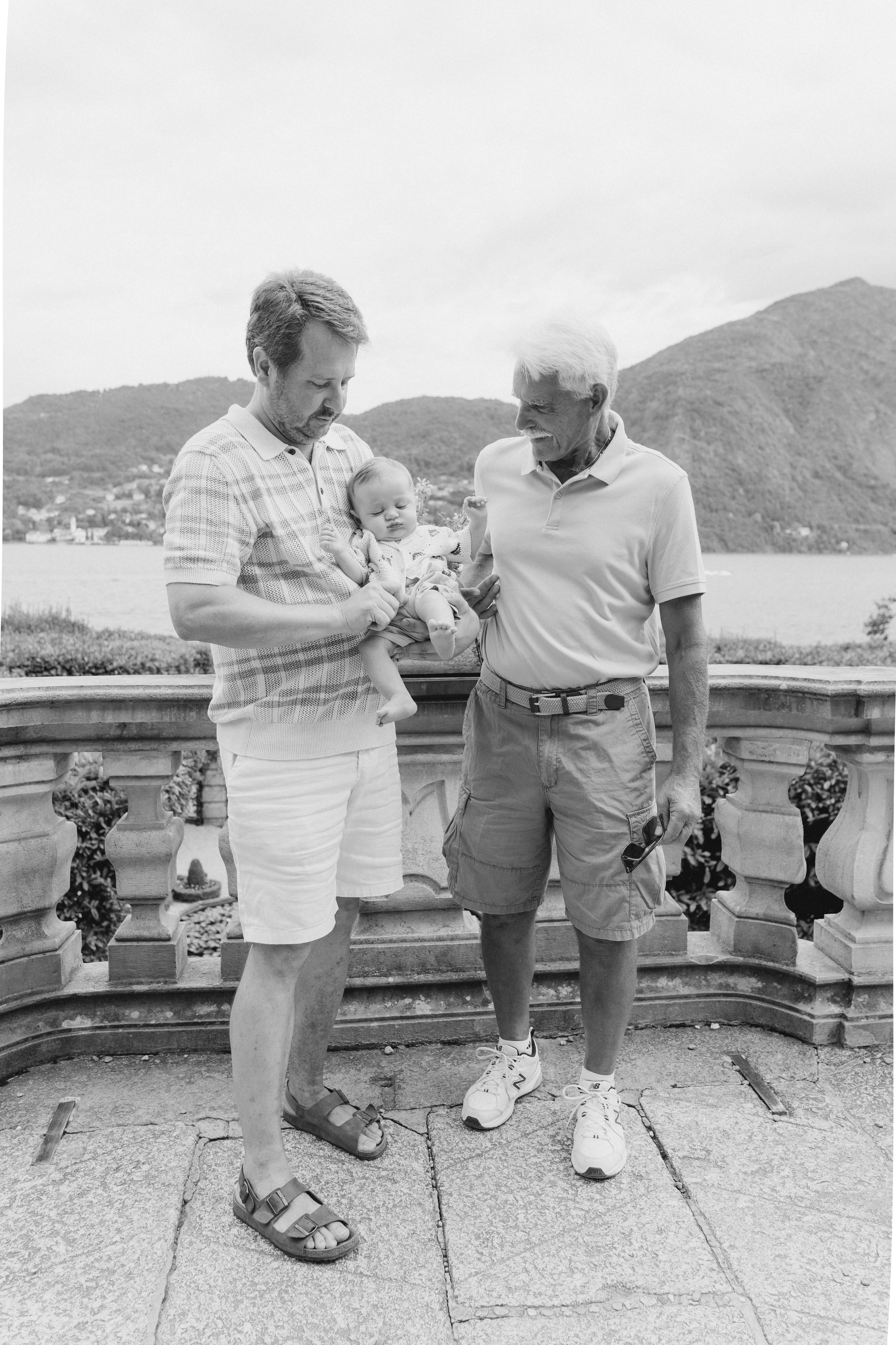 Family moments in Como Lake. PHOTOGRAPHER IN ITALY