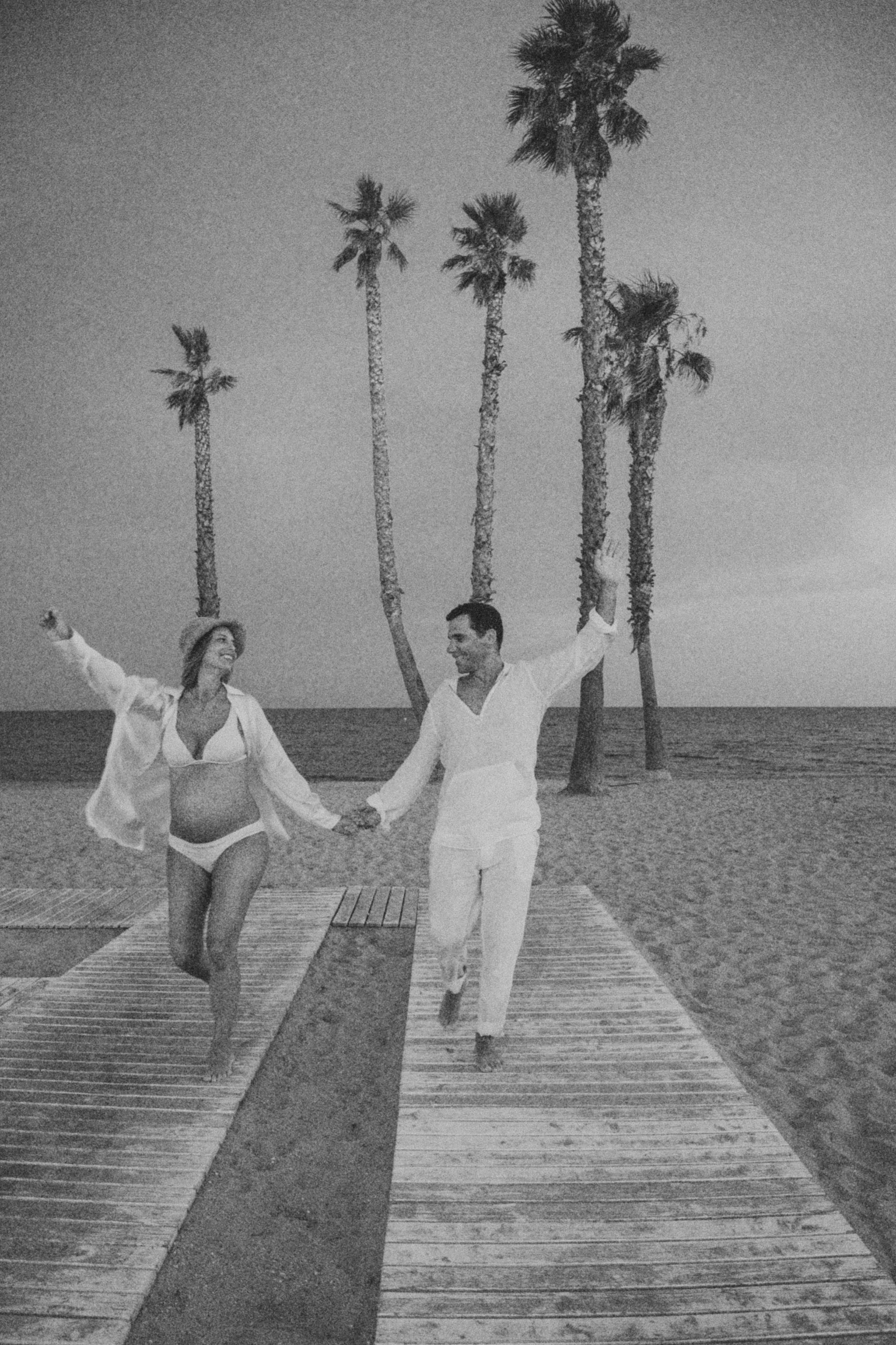 Sesión embarazo en la playa. Fotografía profesional en Calafell - Elena Medvedeva