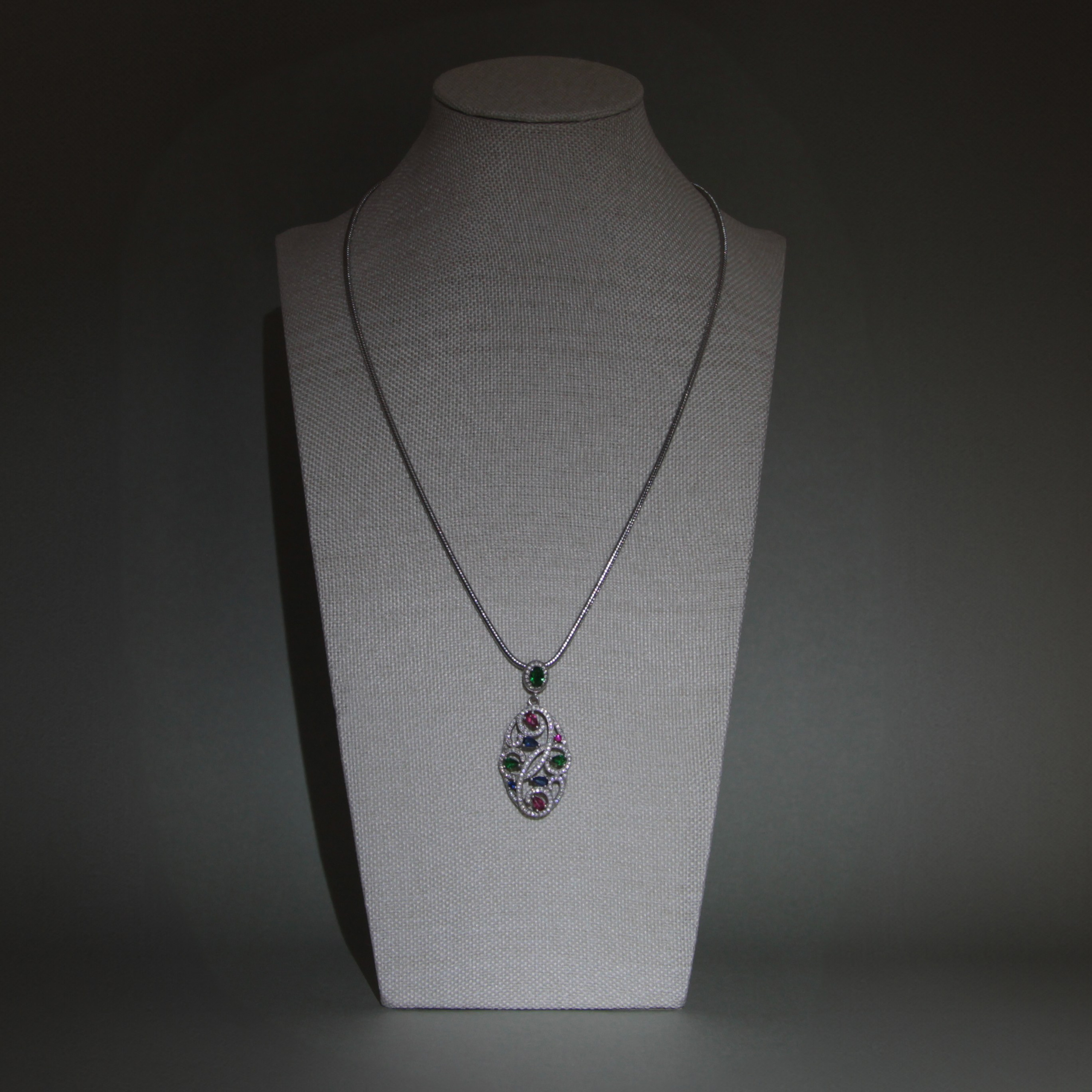 Ruby. Современнные и актикварные украшения в Барселоне, Москве и Санкт-Петербурге