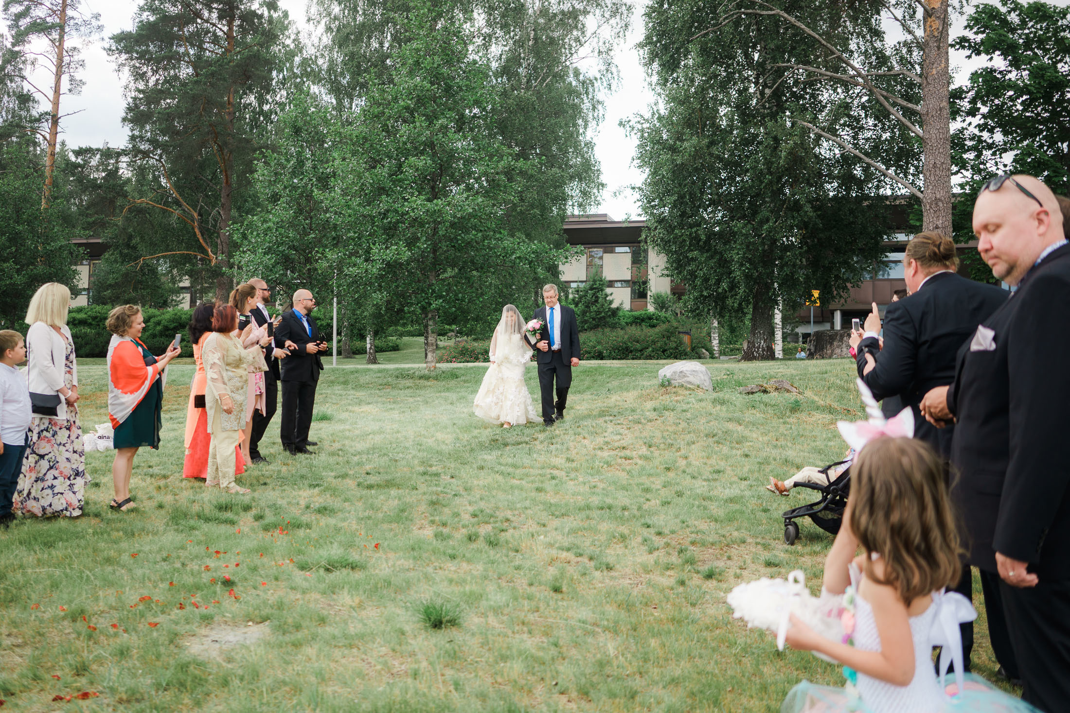 Dokumentaarinen hääkuvaus Långvik, kirkkonummi, Helsinki