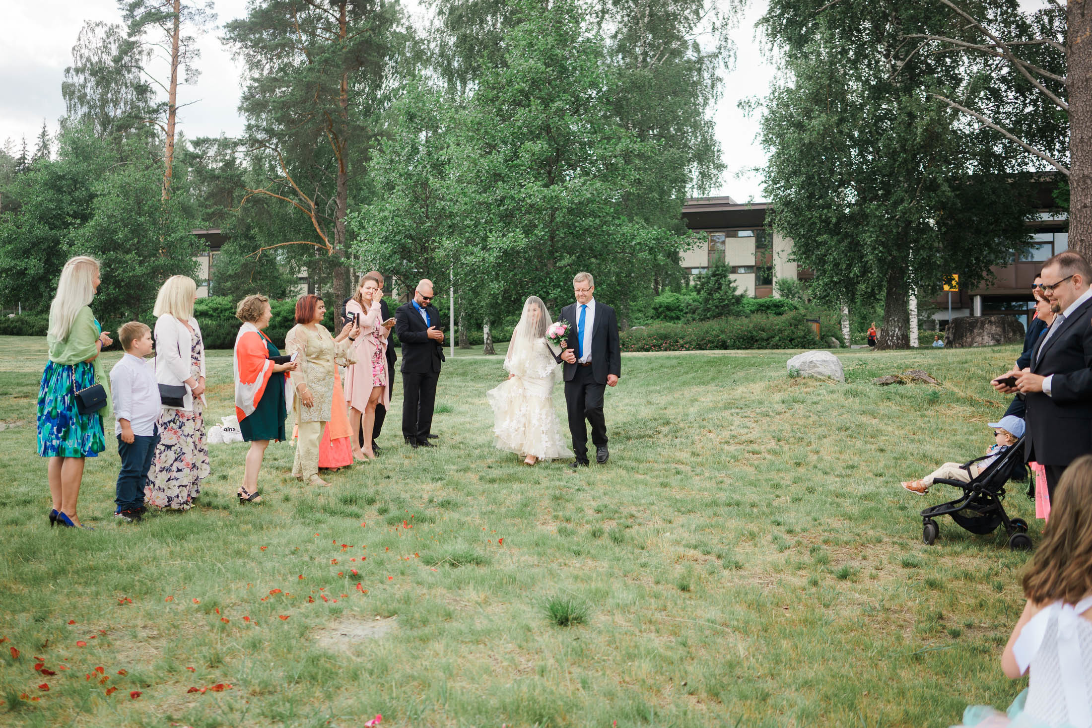 Dokumentaarinen hääkuvaus Långvik, kirkkonummi, Helsinki