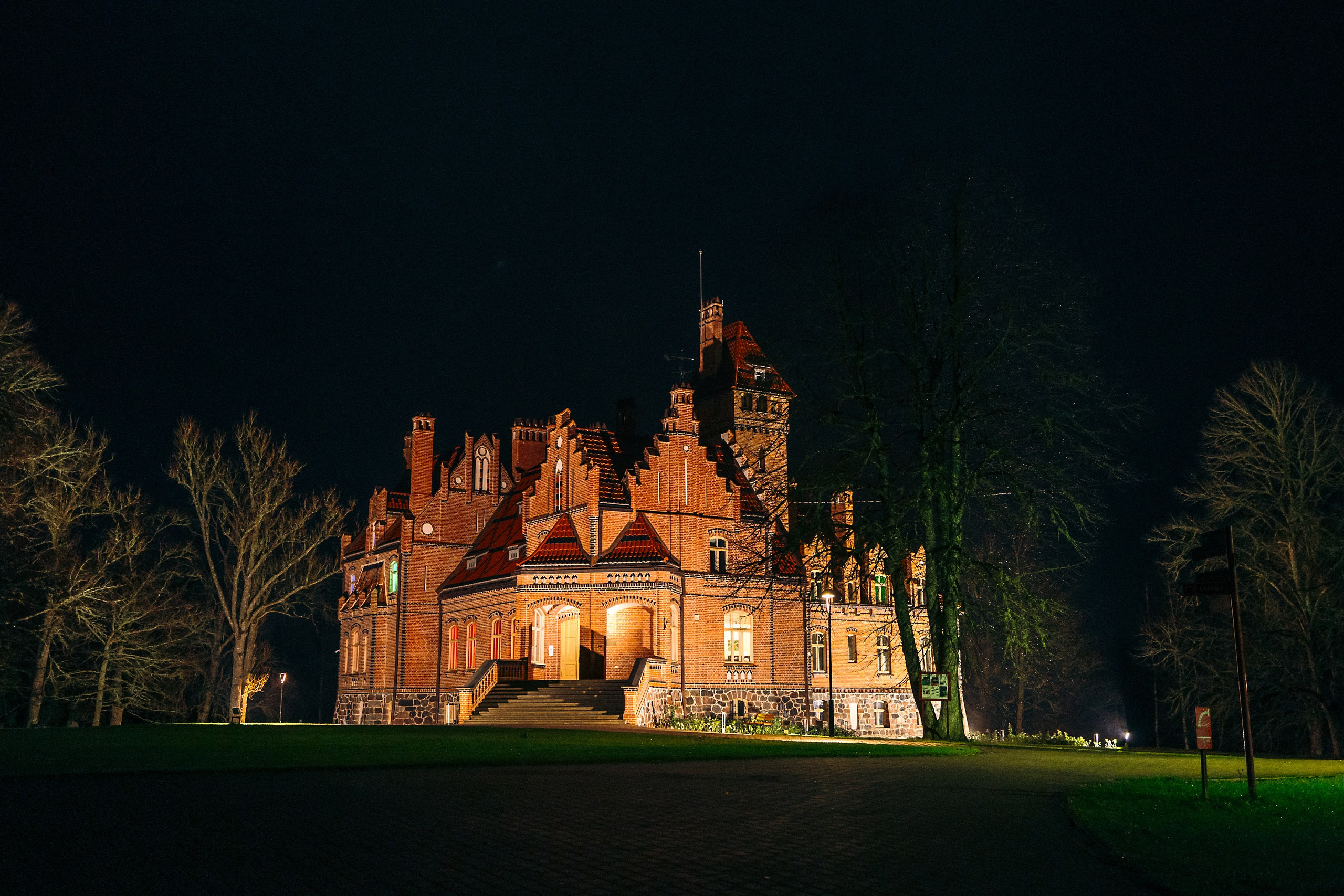 Magic Gala Corporate Photoshoot — IT Company Gala Event in Fantasy Costumes. Evgeny Timofeyev | Wedding & Content photographer and videographer