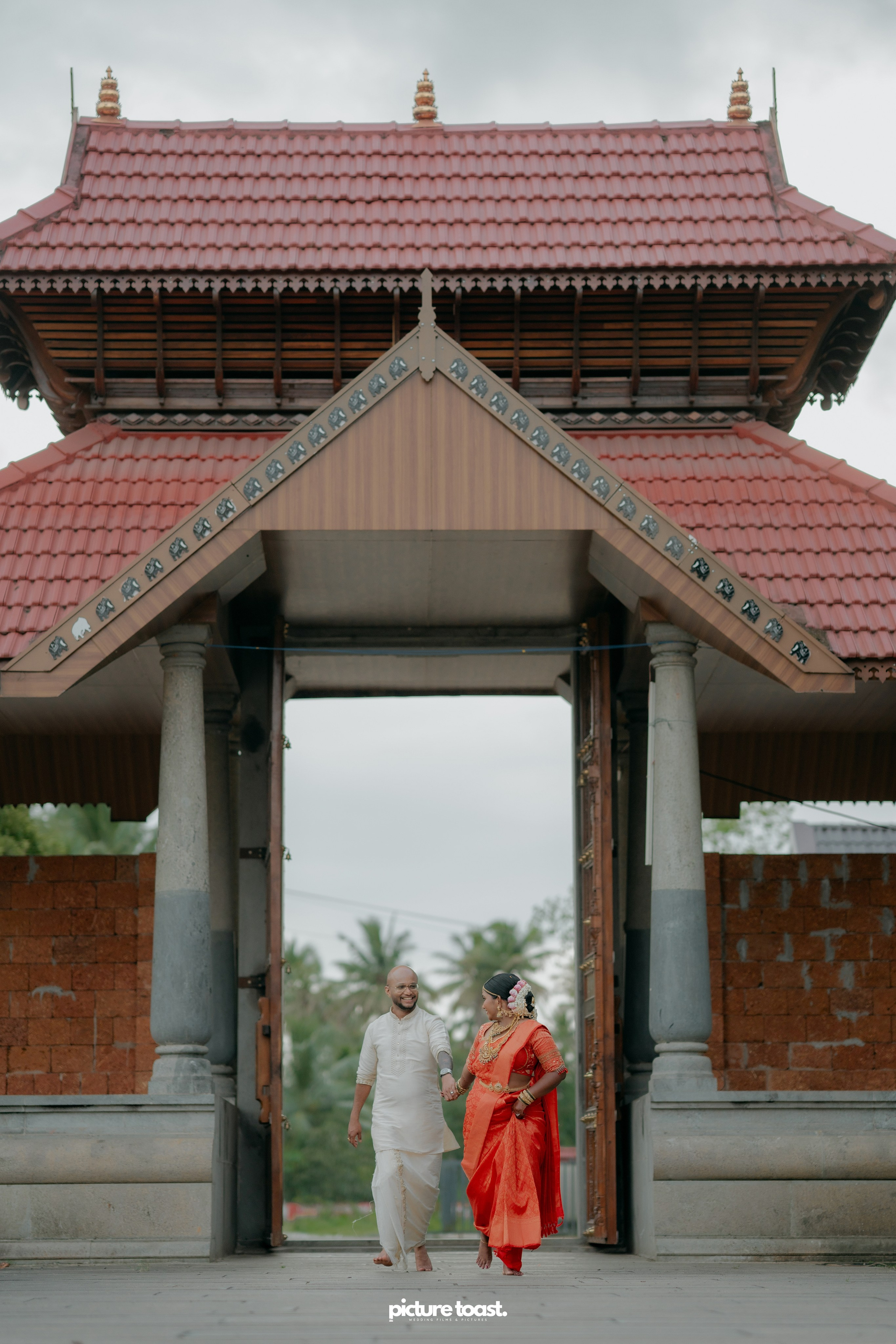 Traditional Kerala Hindu Wedding Ft. Anusree & Vishnu. Fine art Wedding Photographers in India & Canada
