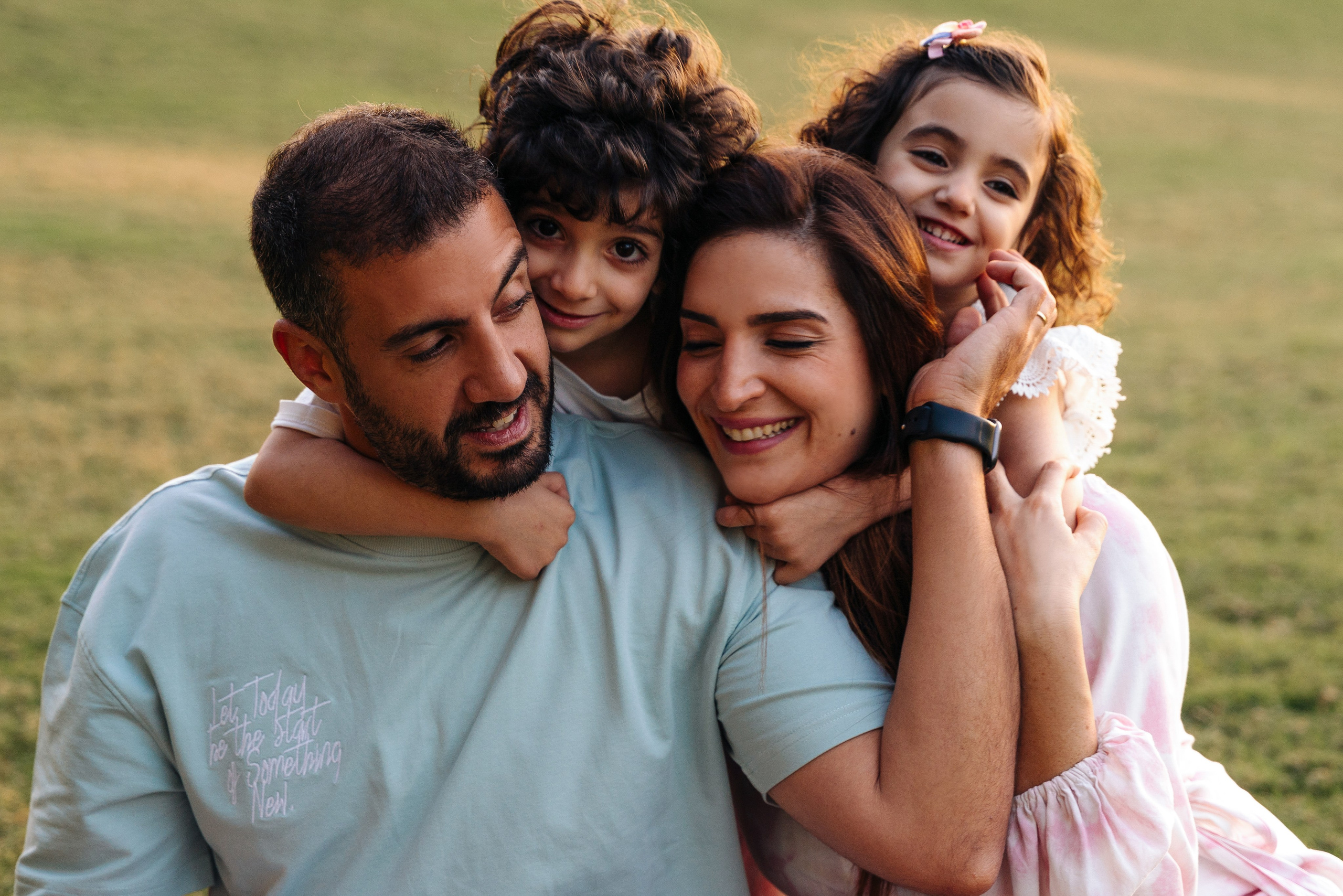 Family fun and play in the park. Angela Iakovleva — Family Photographer in Dubai