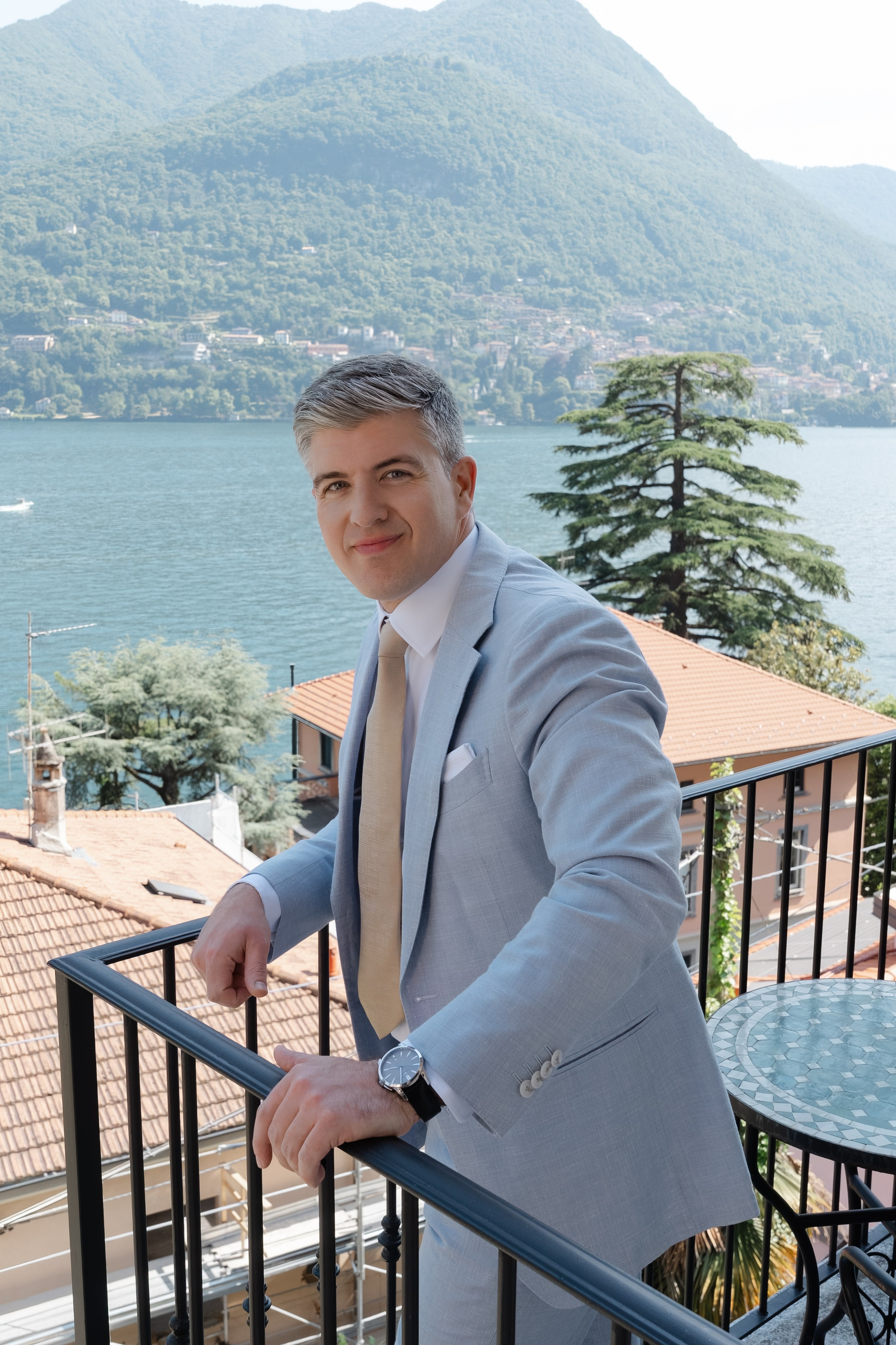 ASHLEY AND RENZO _LAKE COMO. PHOTOGRAPHER IN ITALY