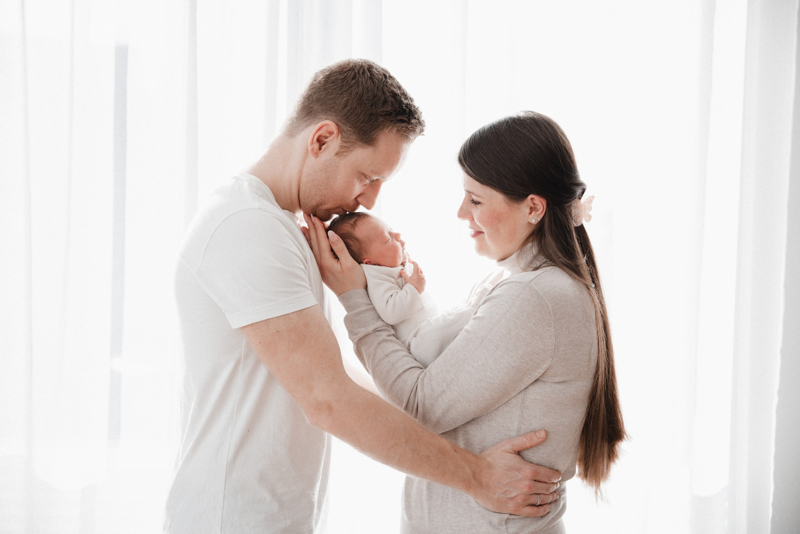 Neugeborenenfotos Zuhause. Hochzeitsfotografie |Hochzeitsfotograf Bochum | Hochzeitsfotograf Dortmund | Hochzeitsfotograf Essen | Hochzeitsfotograf Ruhrgebiet