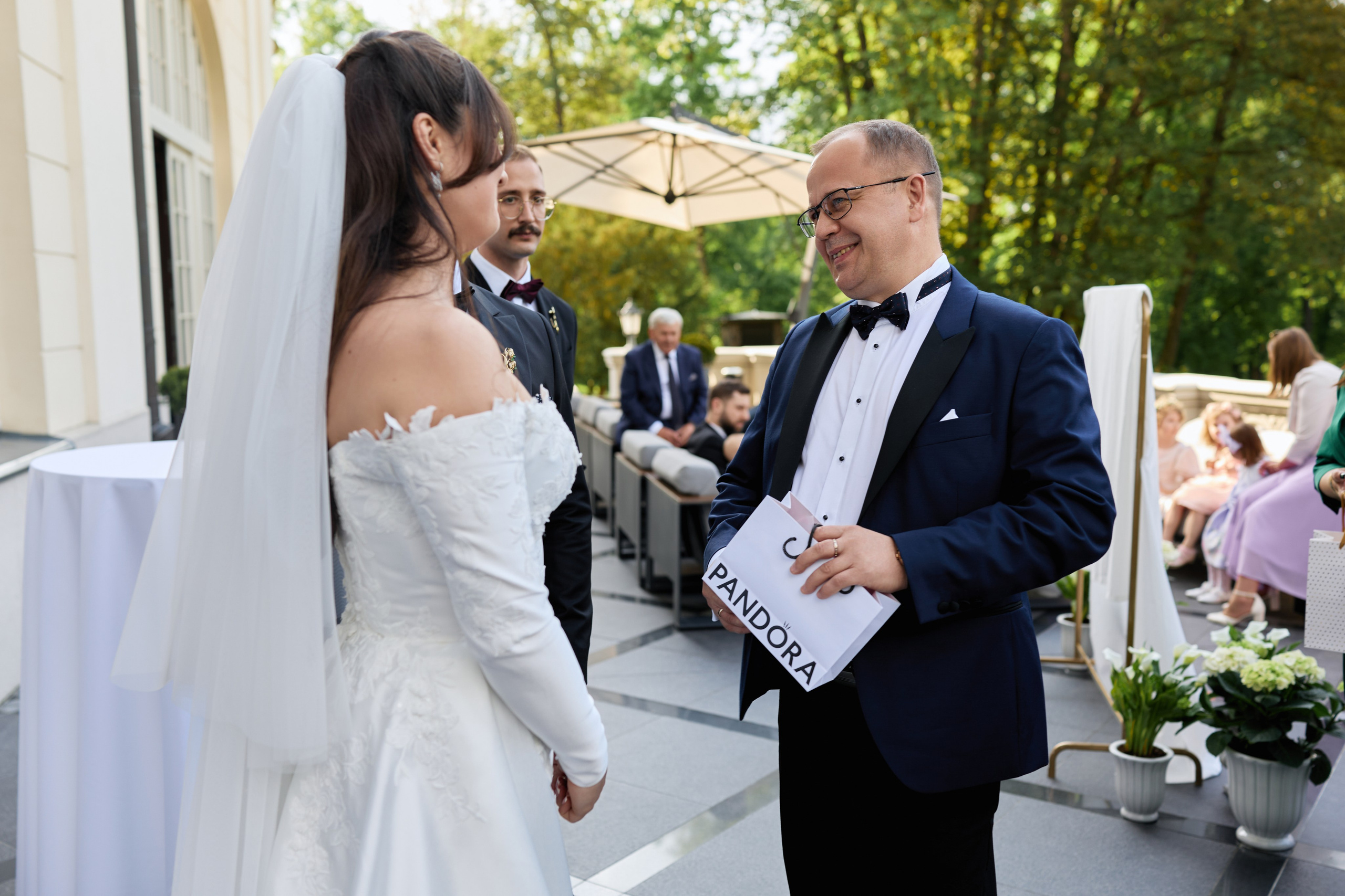 Wiktoria & Kacper. Pałac Goetz. Fotograf ślubny i rodzinny w Krakowie Yana Klymova