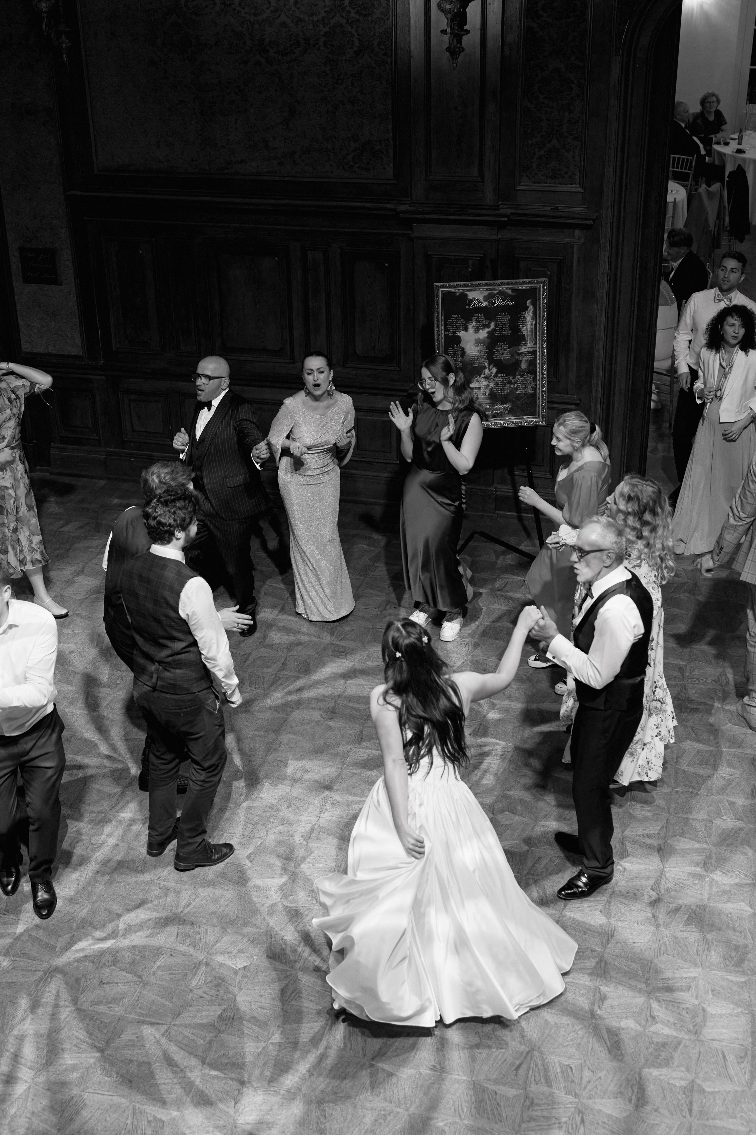 Wiktoria & Kacper. Pałac Goetz. Fotograf ślubny i rodzinny w Krakowie Yana Klymova