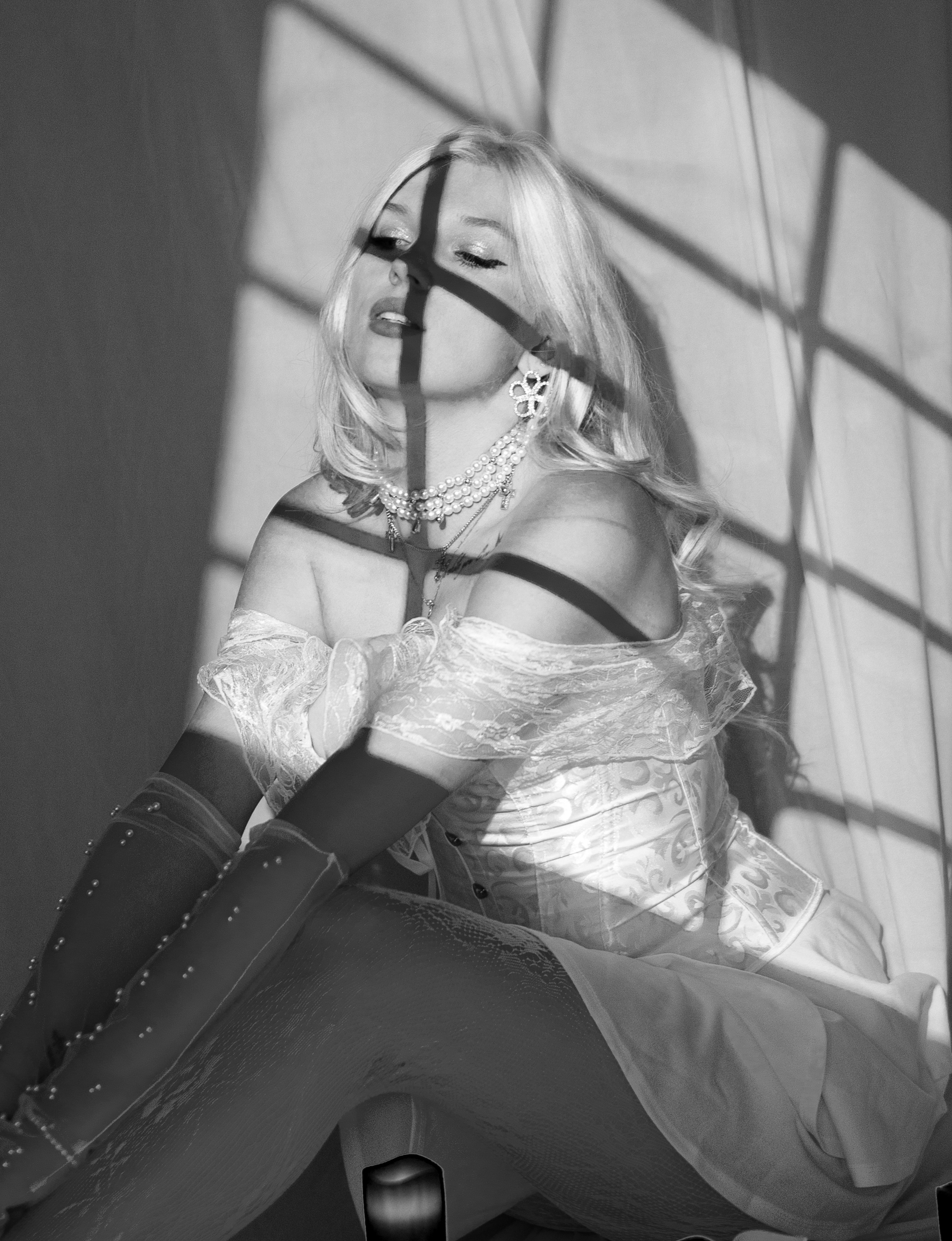 Women’s photographer in Coventry, UK. Boudoir and portraits are my focus; I also capture couples, mini weddings, maternity & newborns