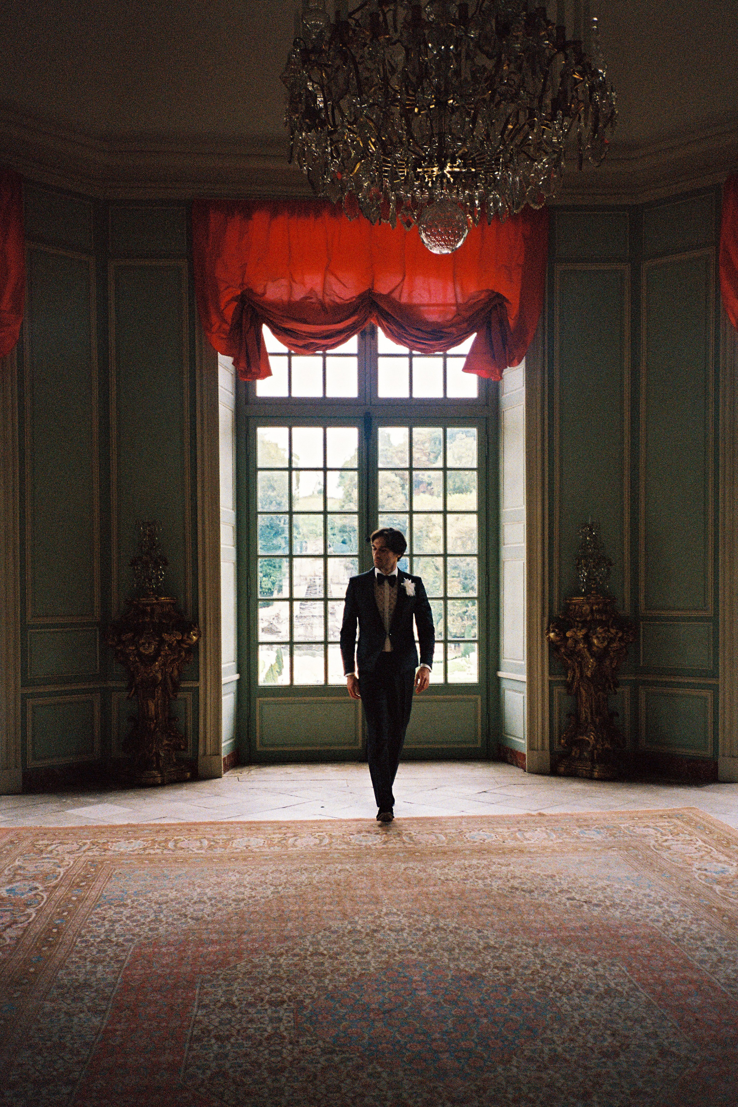 A luxury wedding at Chateau de Villette, just 40 minutes from Paris, captured entirely on film photography