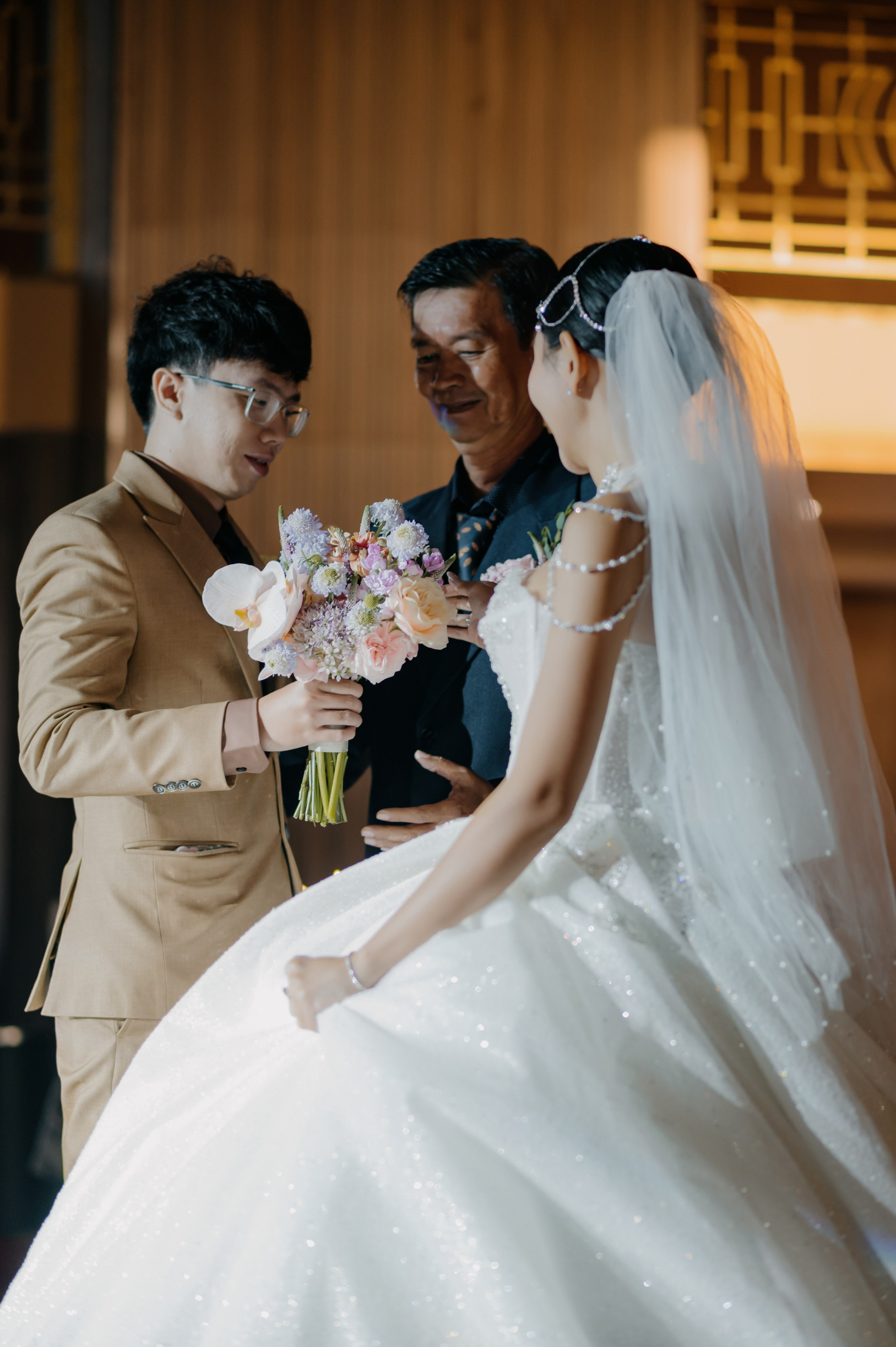 KHANG & QUYEN / Lavela Hotel. Saigon Wedding Present | Art Beyond Moments
