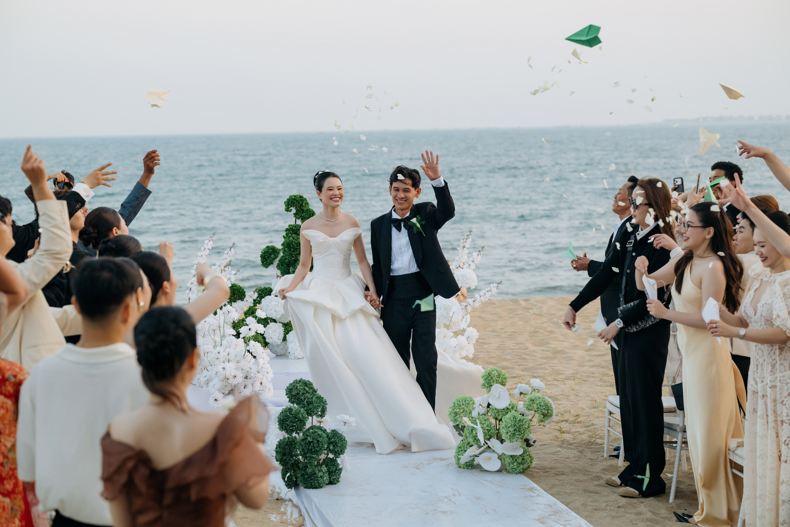 DIEU & THINH/Destination Wedding. Nhiếp ảnh gia đám cưới hàng đầu tại Thành Phố Hồ Chí Minh