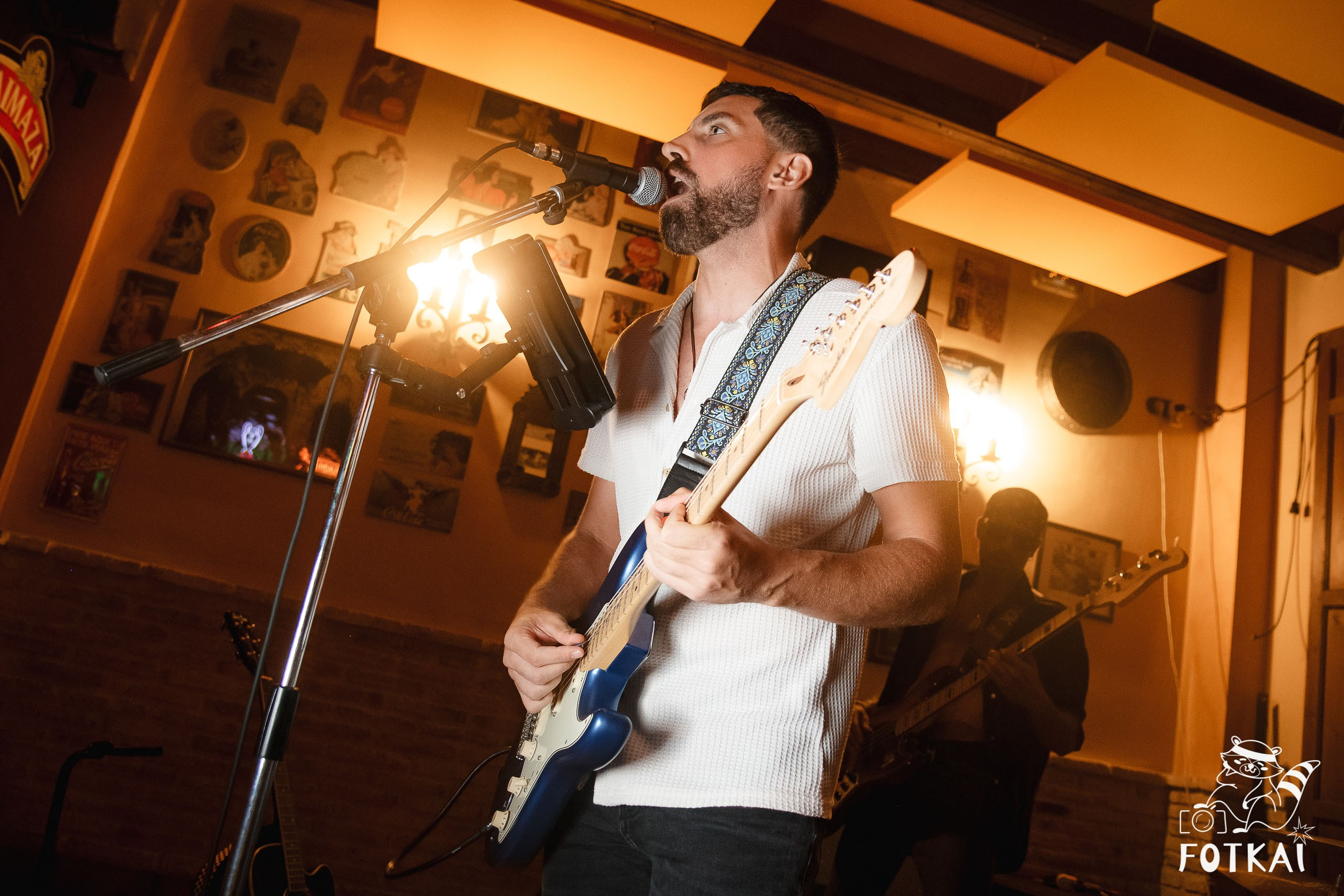 Stones of the Coast en Café Aljibe Rojales: Reportaje fotográfico 30.08.25 | FOTKAI