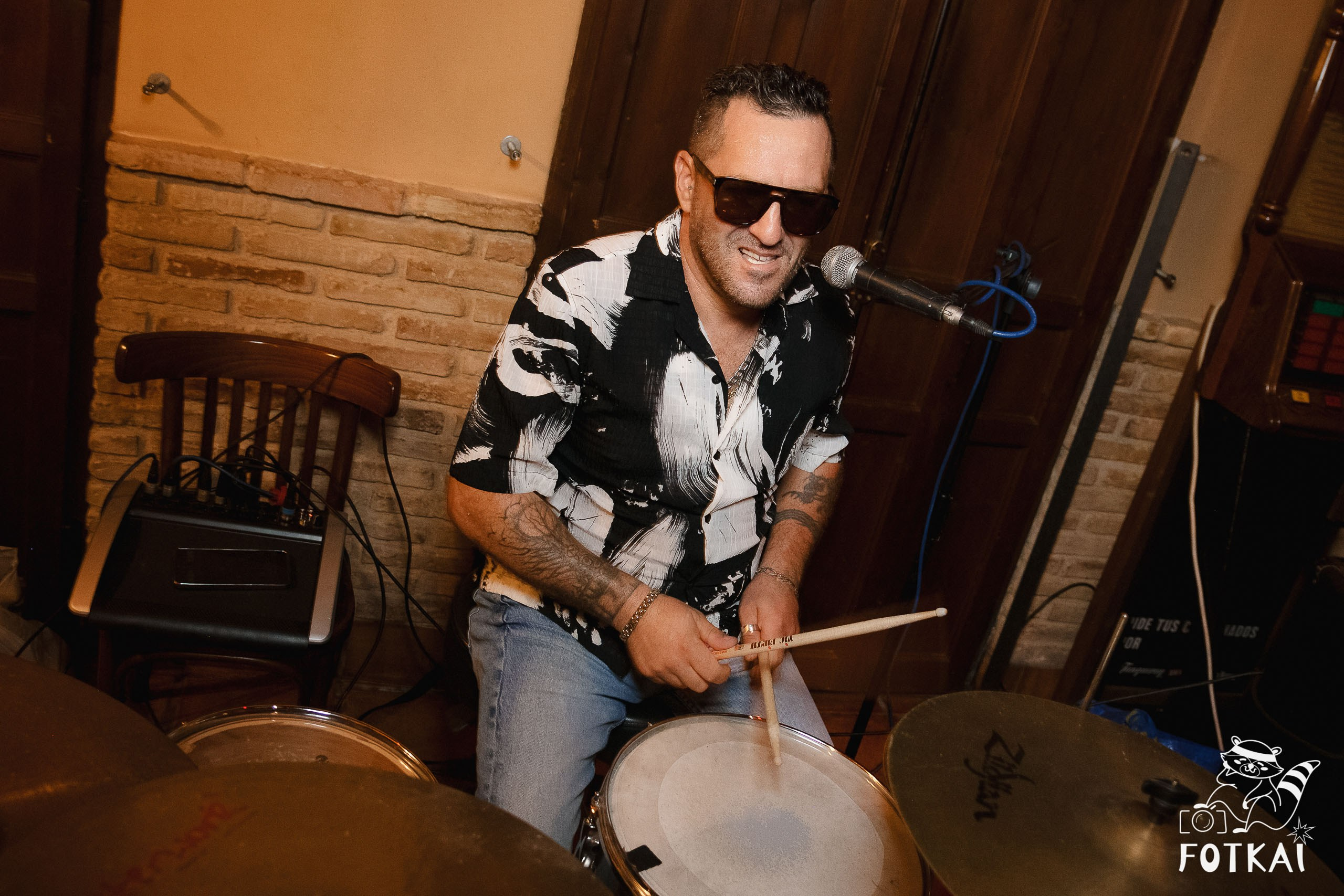 Stones of the Coast en Café Aljibe Rojales: Reportaje fotográfico 30.08.25 | FOTKAI