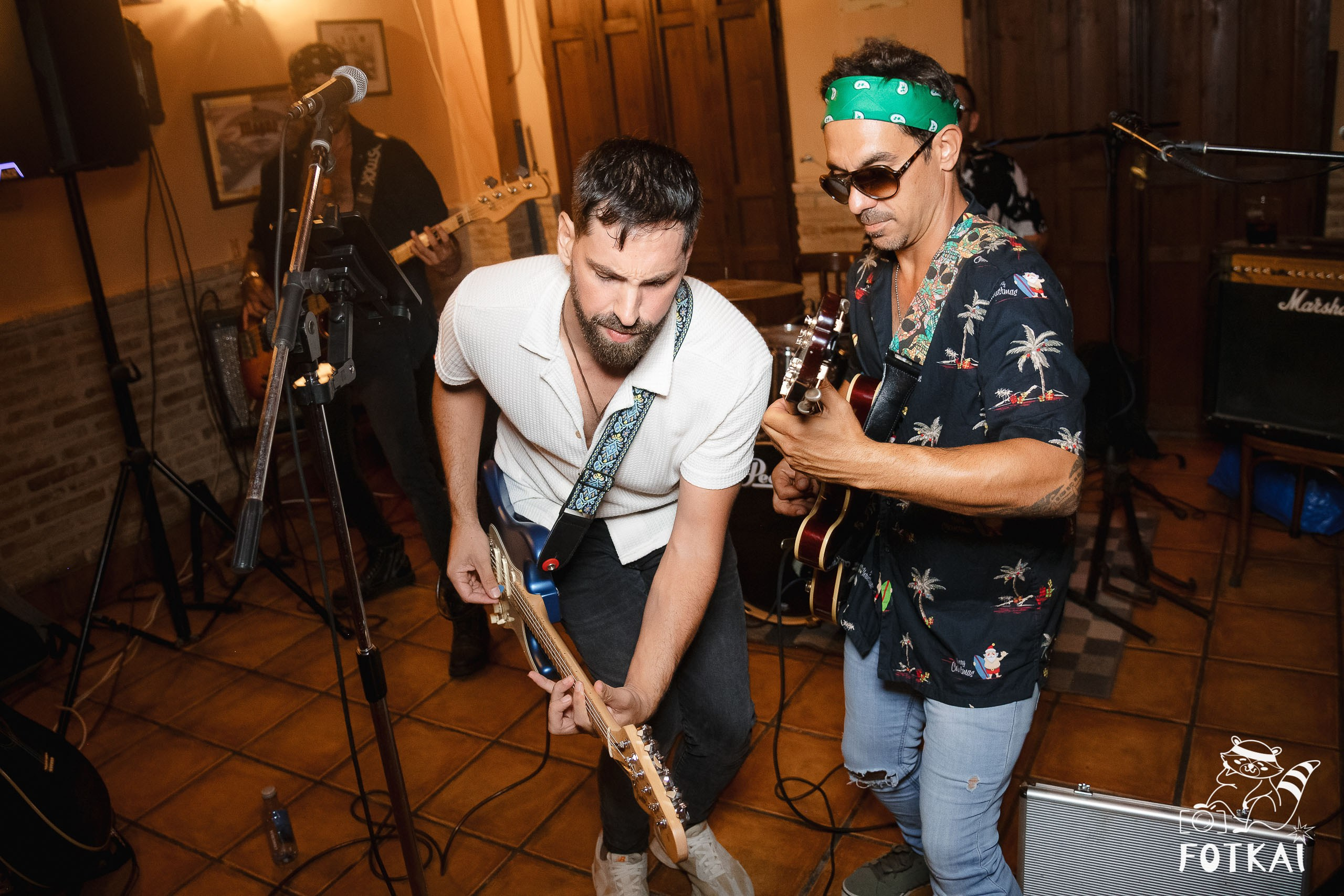 Stones of the Coast en Café Aljibe Rojales: Reportaje fotográfico 30.08.25 | FOTKAI