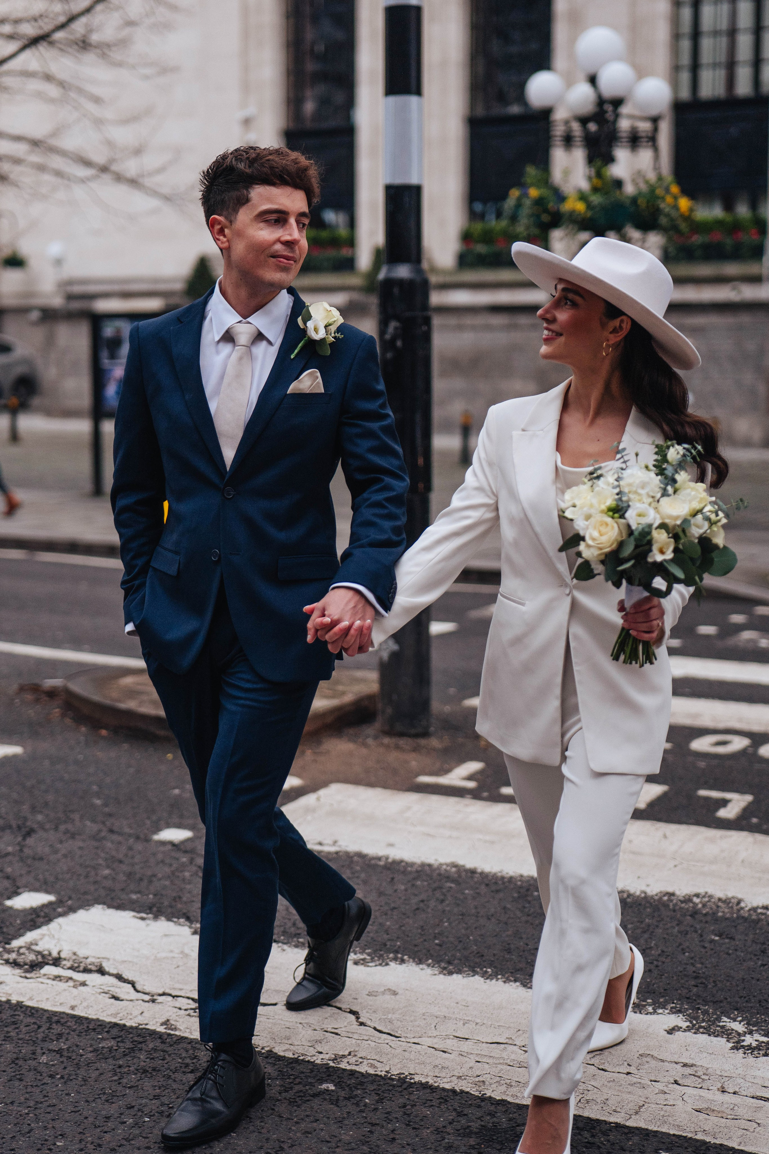 Stylish wedding in Islington, photosession on the road crossing