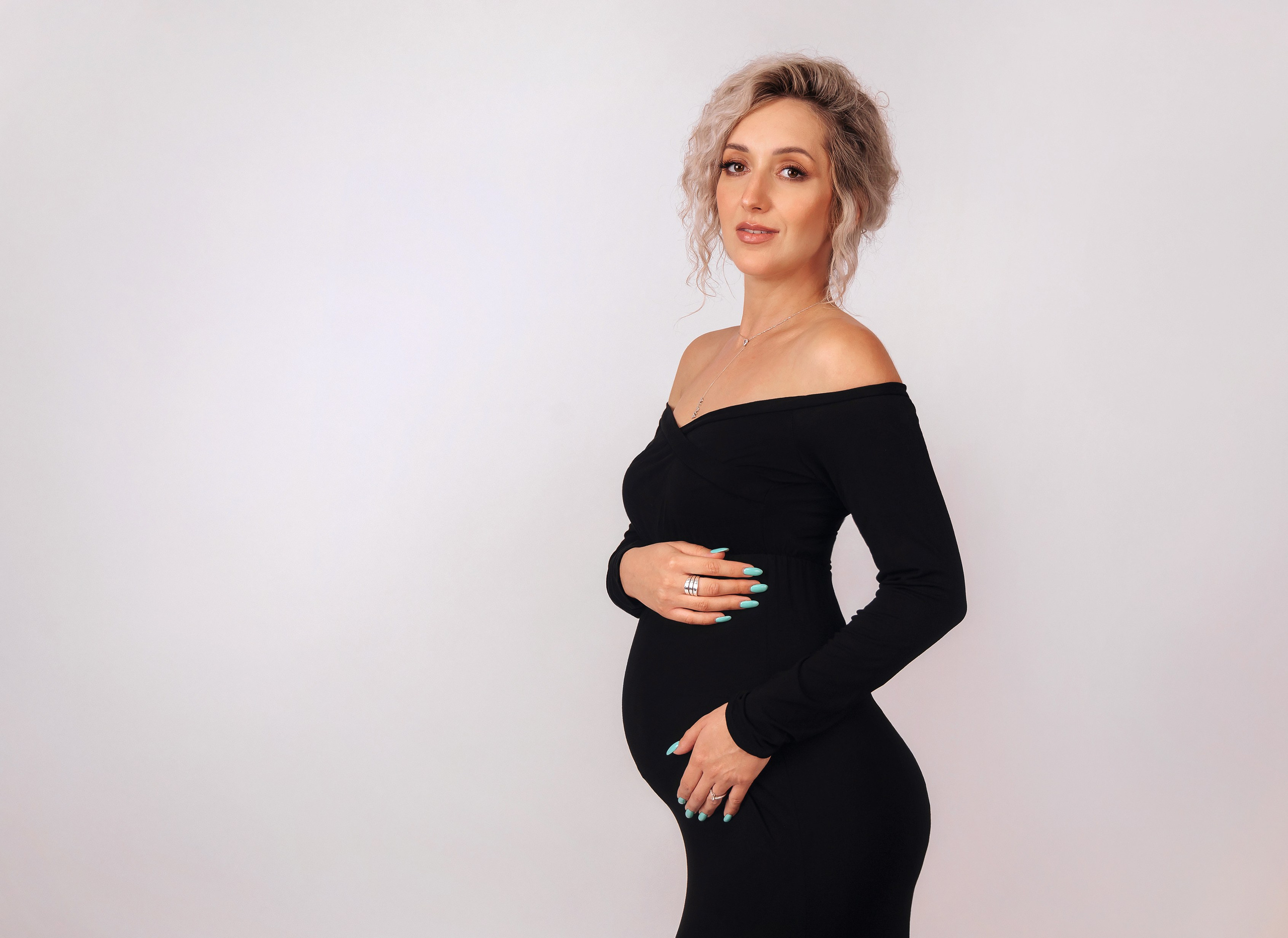 Studio pregnancy photoshooting for Alina and Michael. Home