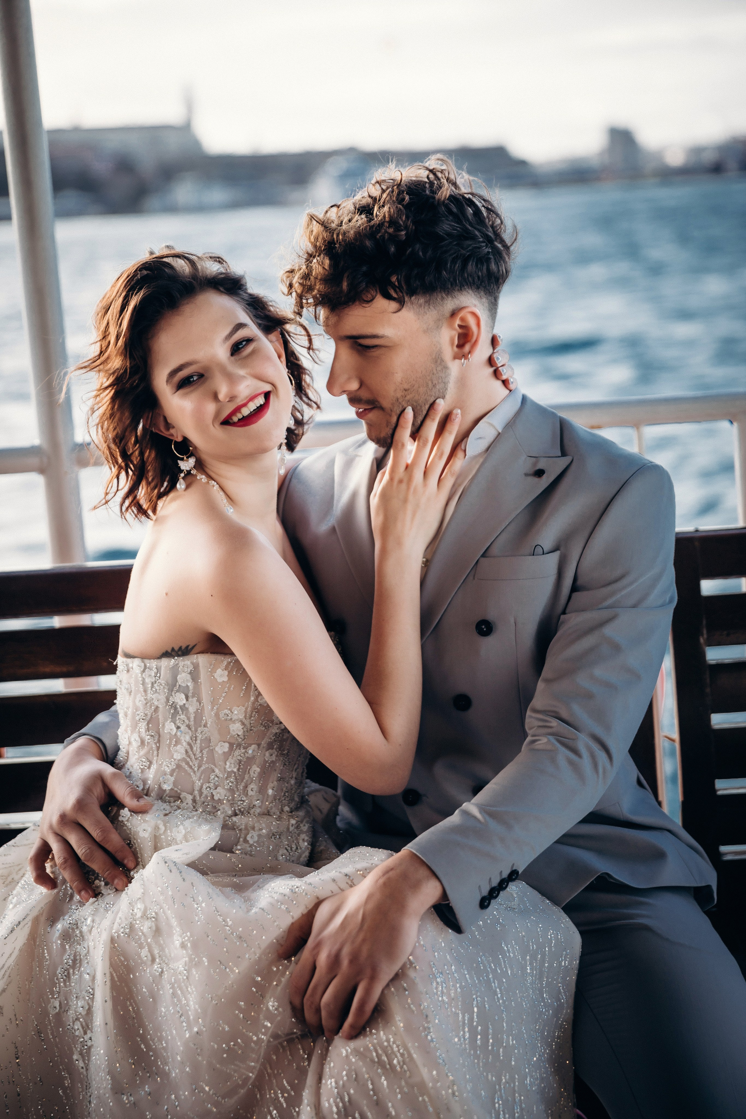 Elegant couple by the Bosphorus in Istanbul – wedding photo & video team for Italy, Spain, and French Riviera.