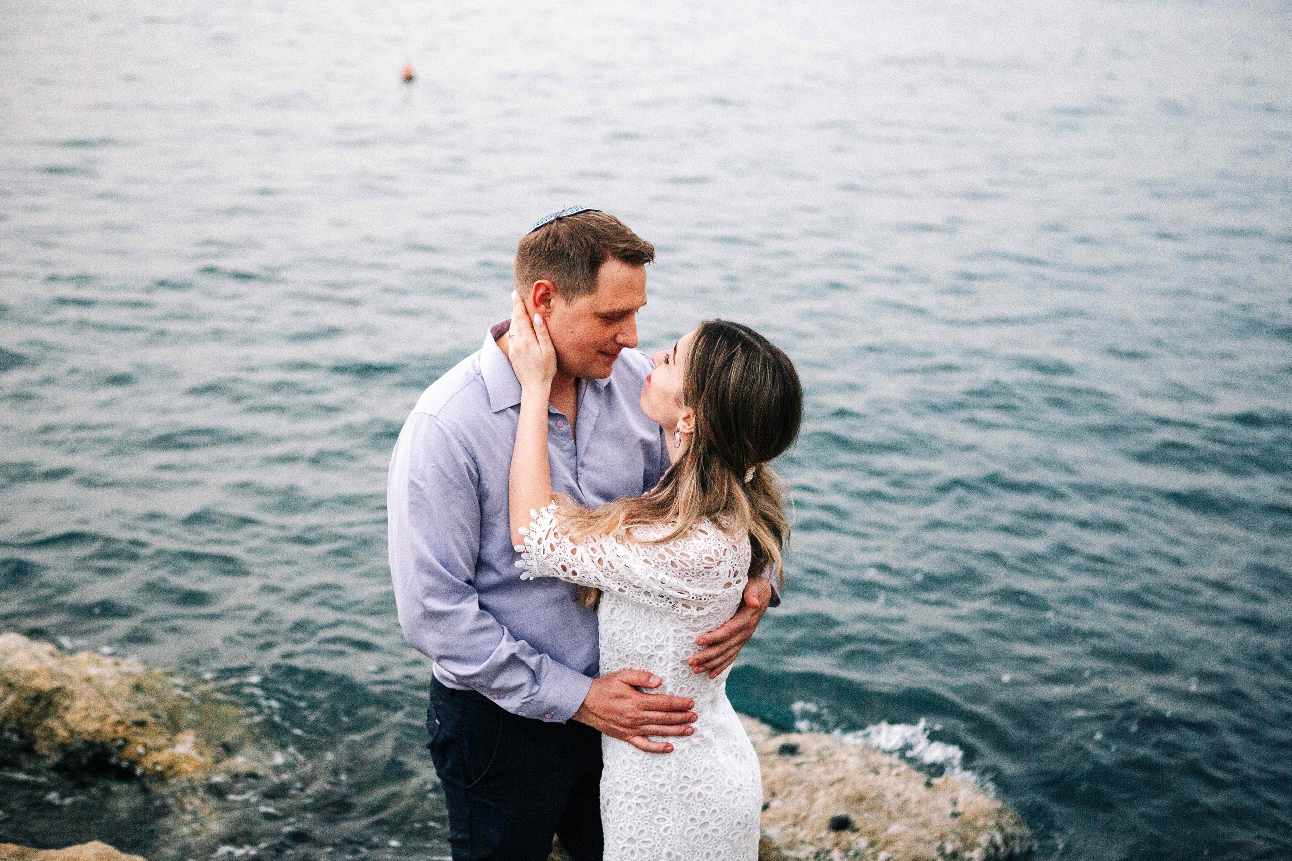 LOVERS IN JAFFO. PHOTOGRAPHER IN ISRAEL