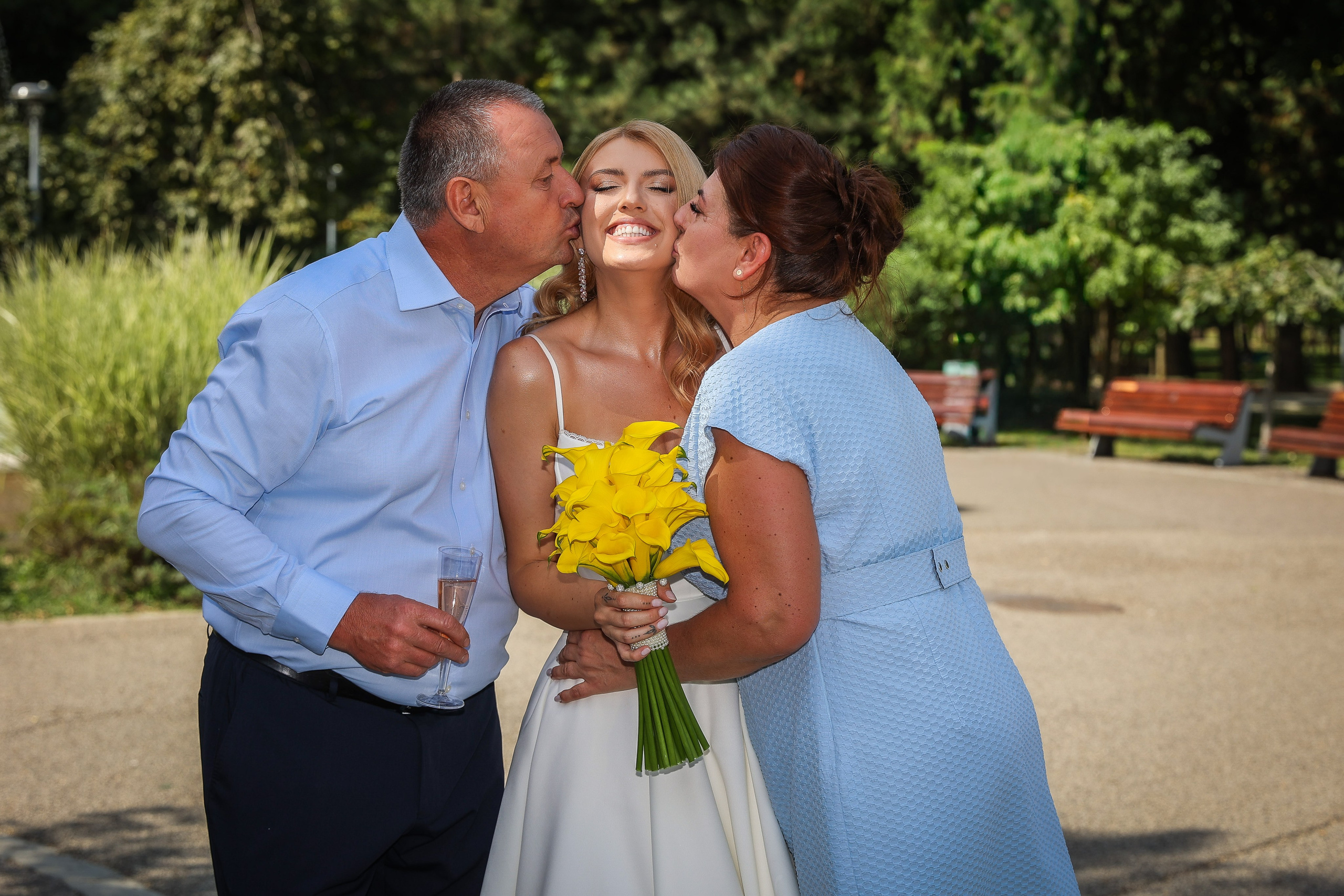 Bianca & Daniel — o nuntă de vară în Cluj, între natură și eleganță. Rares Bucur is a professional wedding photographer based in Cluj-Napoca, Romania, specializing in wedding photography