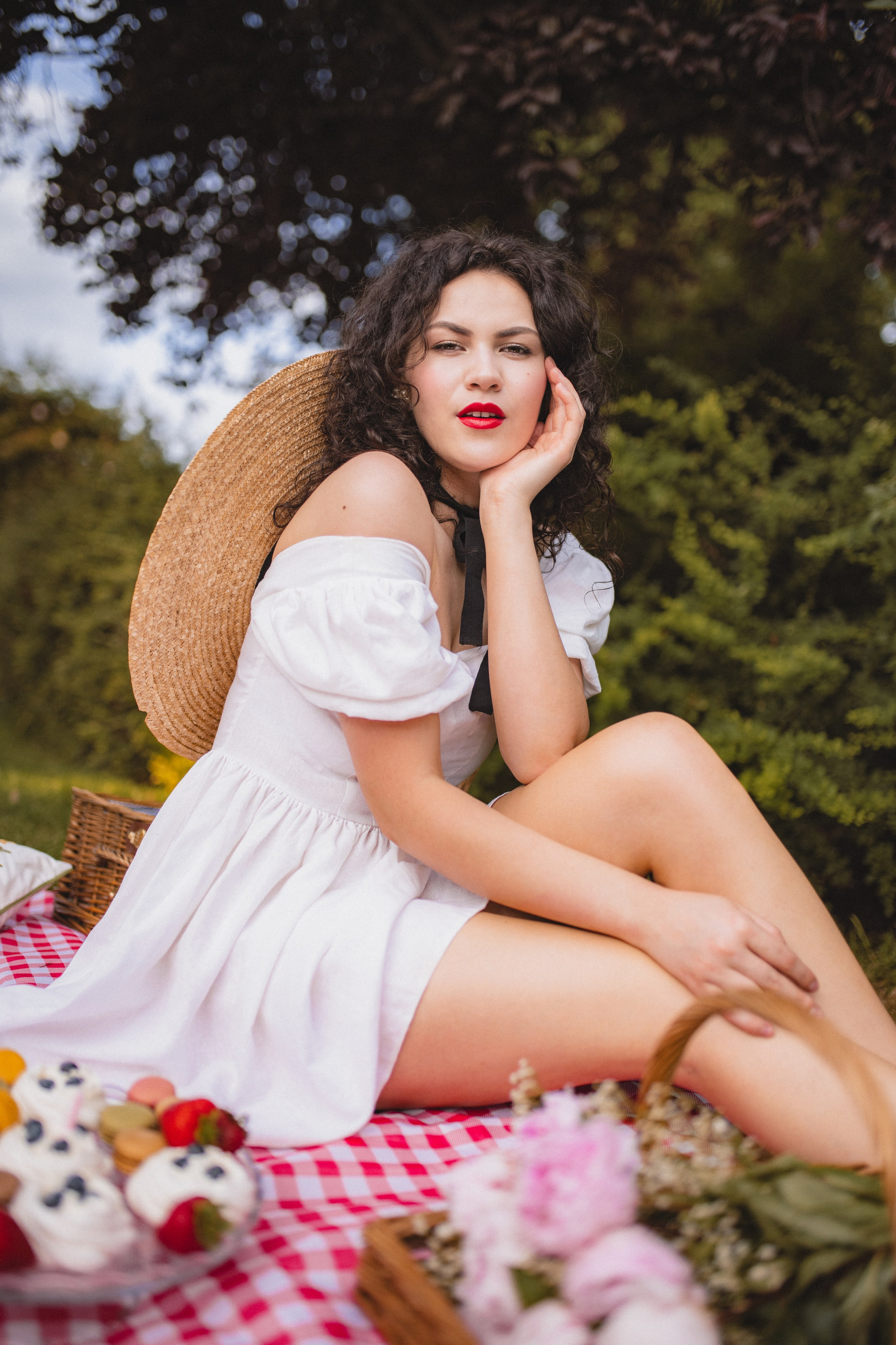 Kristina portrait & picnic session. Tania Gandrabur, photographer in West Midlands, England