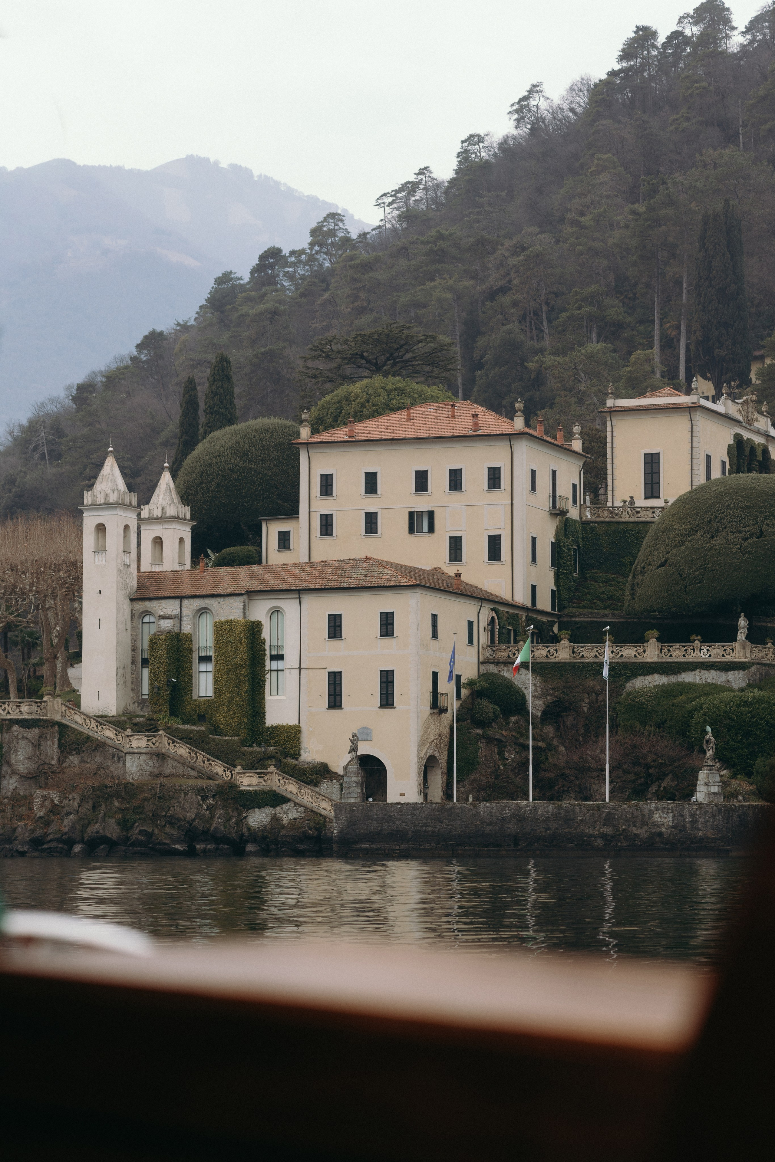 Lake Como Elopement | Sneak Peek. Wedding photographer in Italy