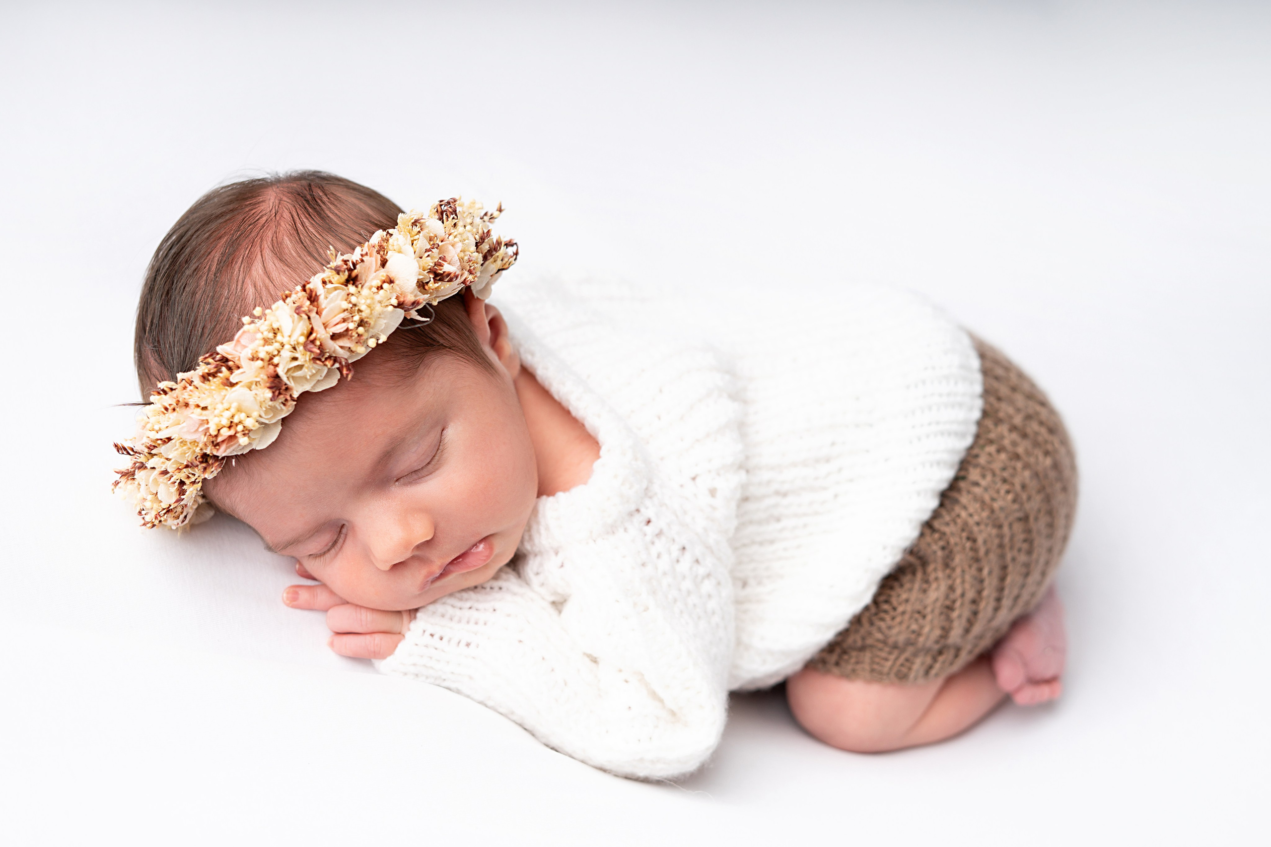 NEWBORN PORTFOLIO. Newborn Photographer and life casting in Dubai Dariya Saeed