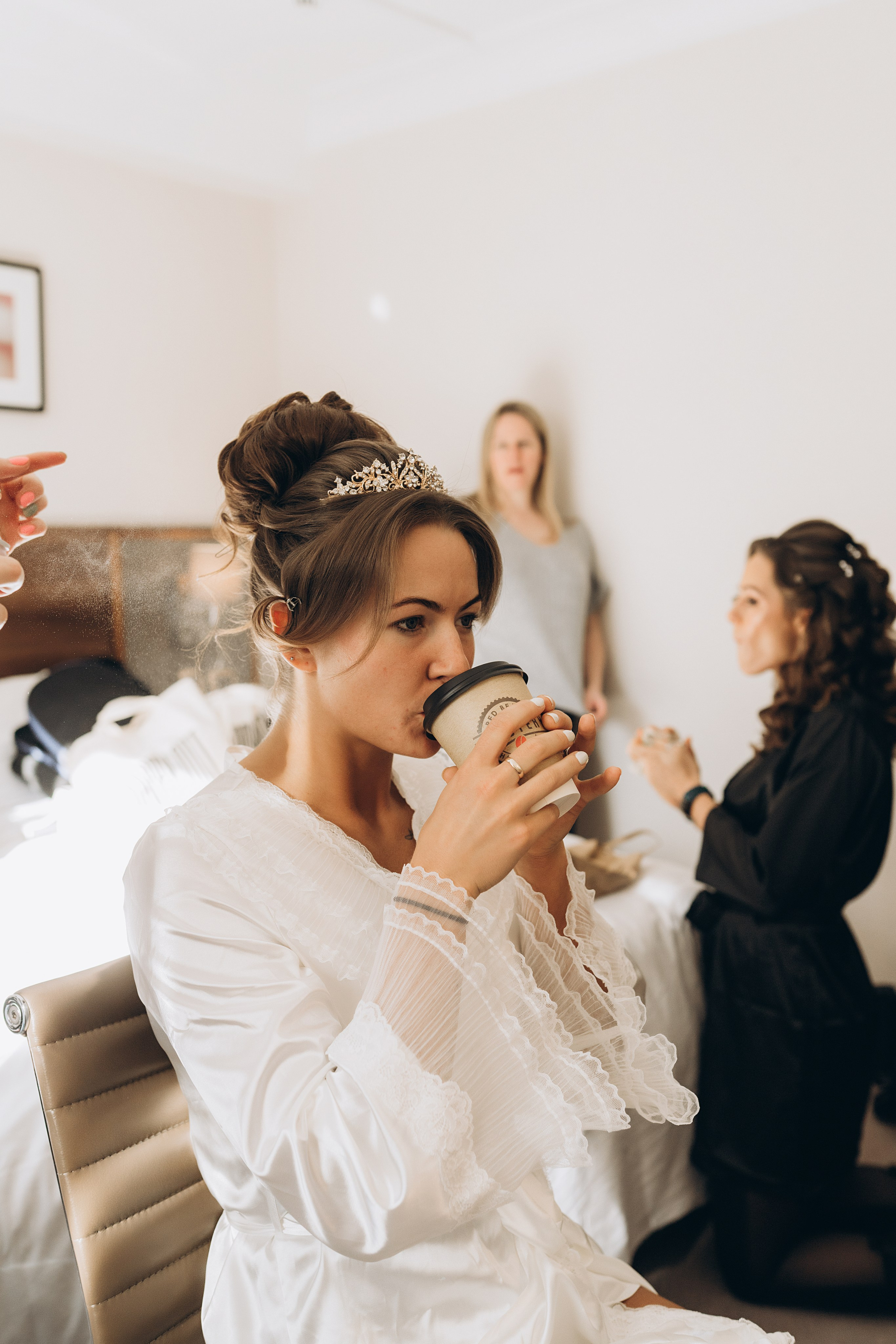 Megan & Oneias. Main