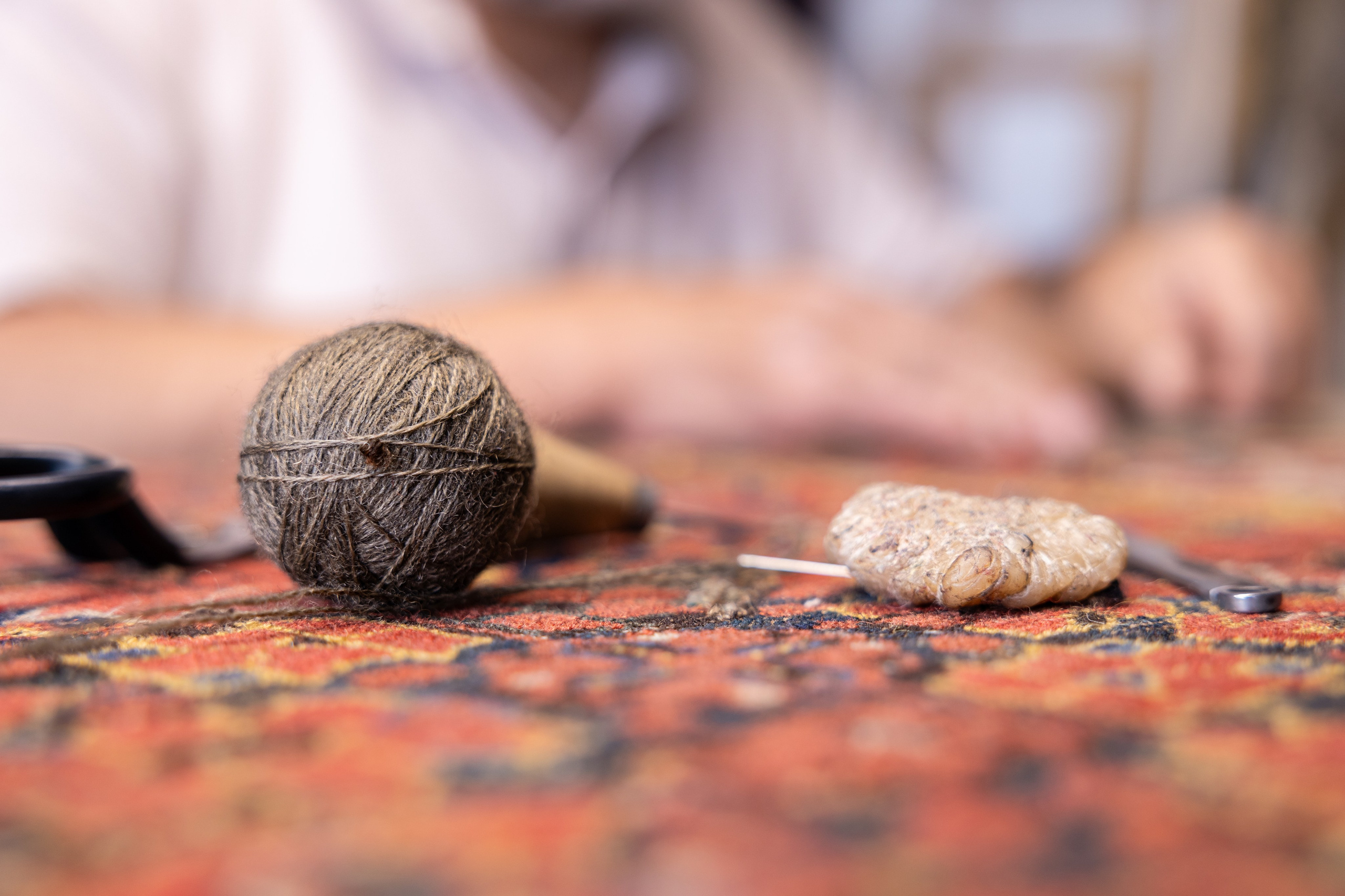 Teppichrestaurator, Salzburg, 2024. Guzel Kolobova| Fotografin| Salzburg