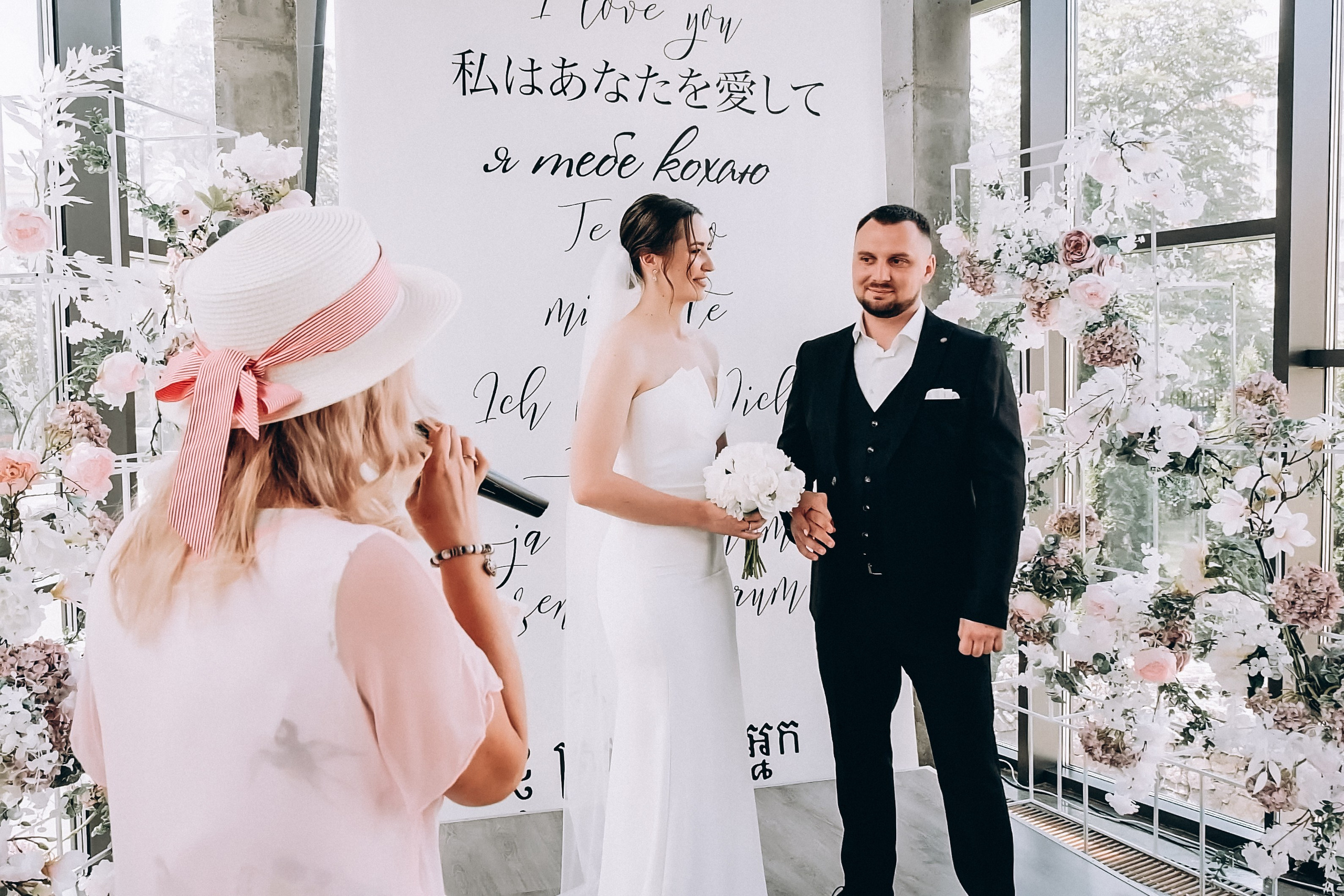 White Wedding. Wedding and Family Photograph