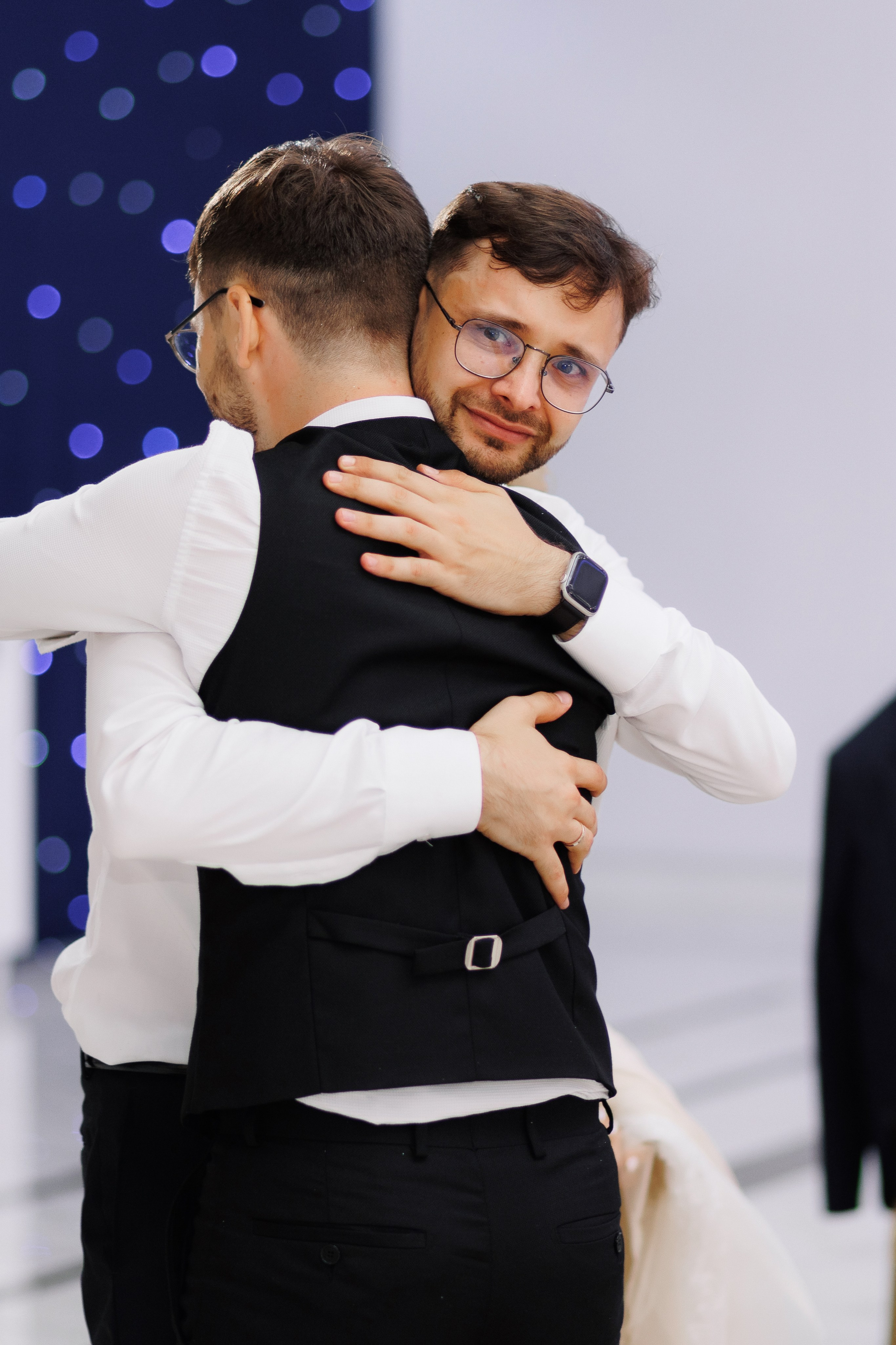 Atingerea e Dragoste. Servicii Foto Video în Chișinău și Europa ID-Brothers