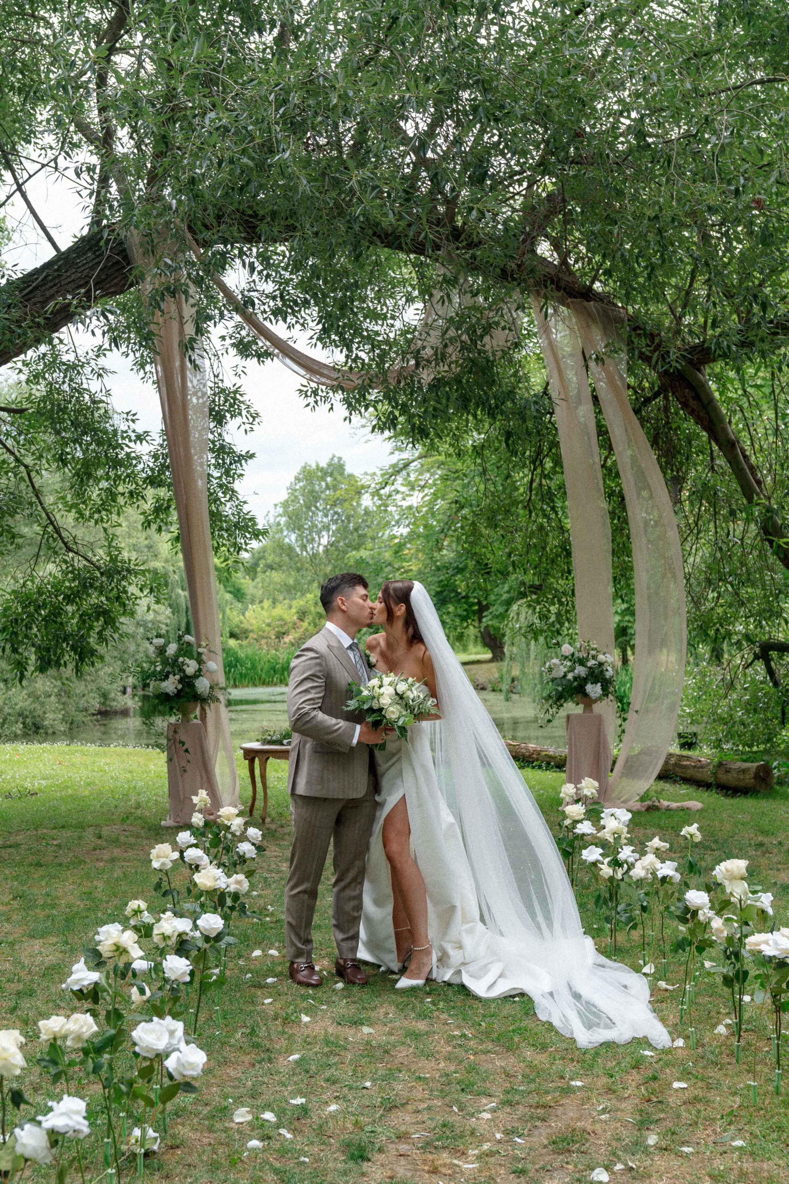 Vintage Wedding at Château Třebešice | RAW Studio Wedding Photography. Raw Studio: Capturing Elegant weddings accross Europe