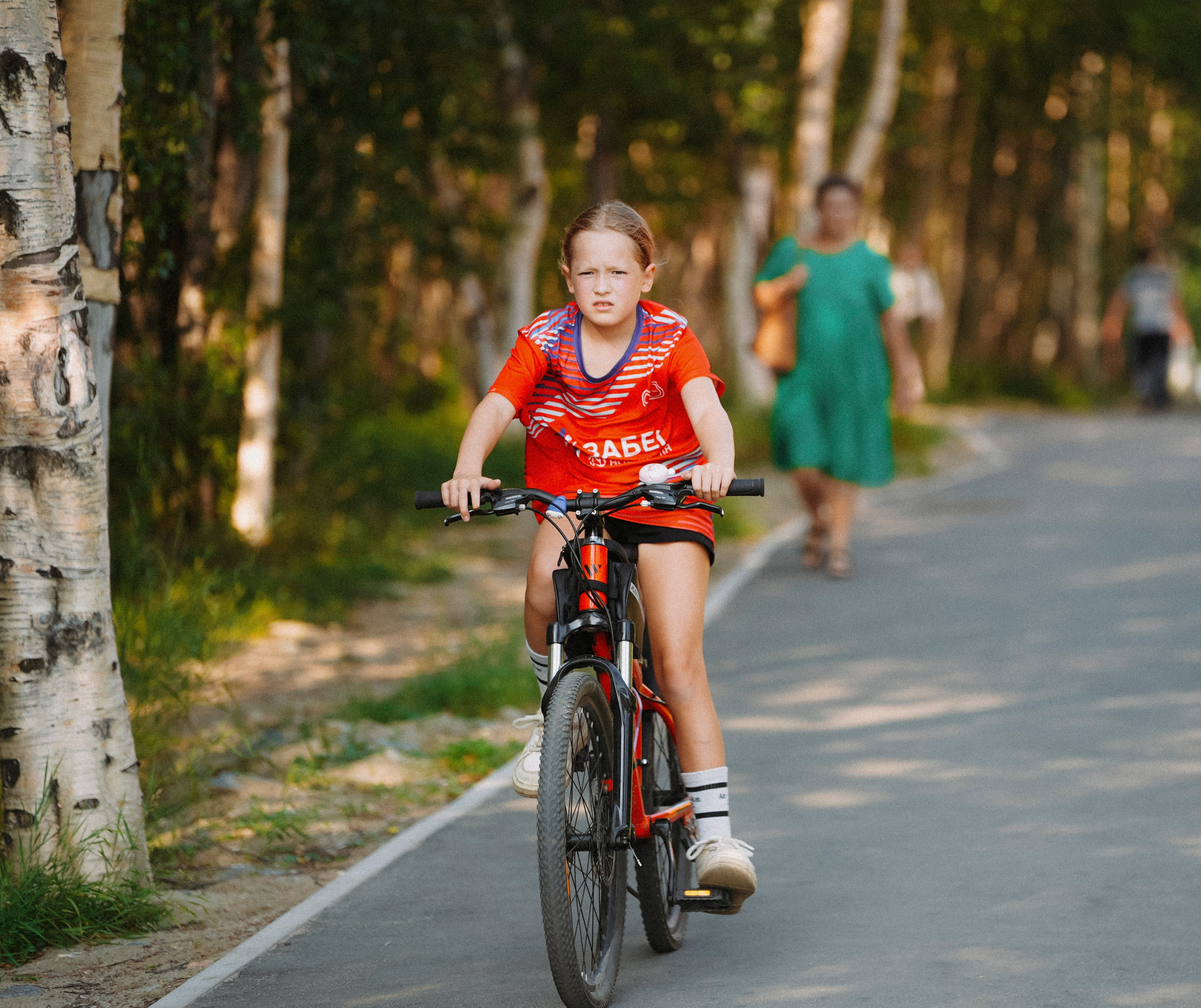 2025. Стрит-фотография, полная абсурда, идиотизма и красоты