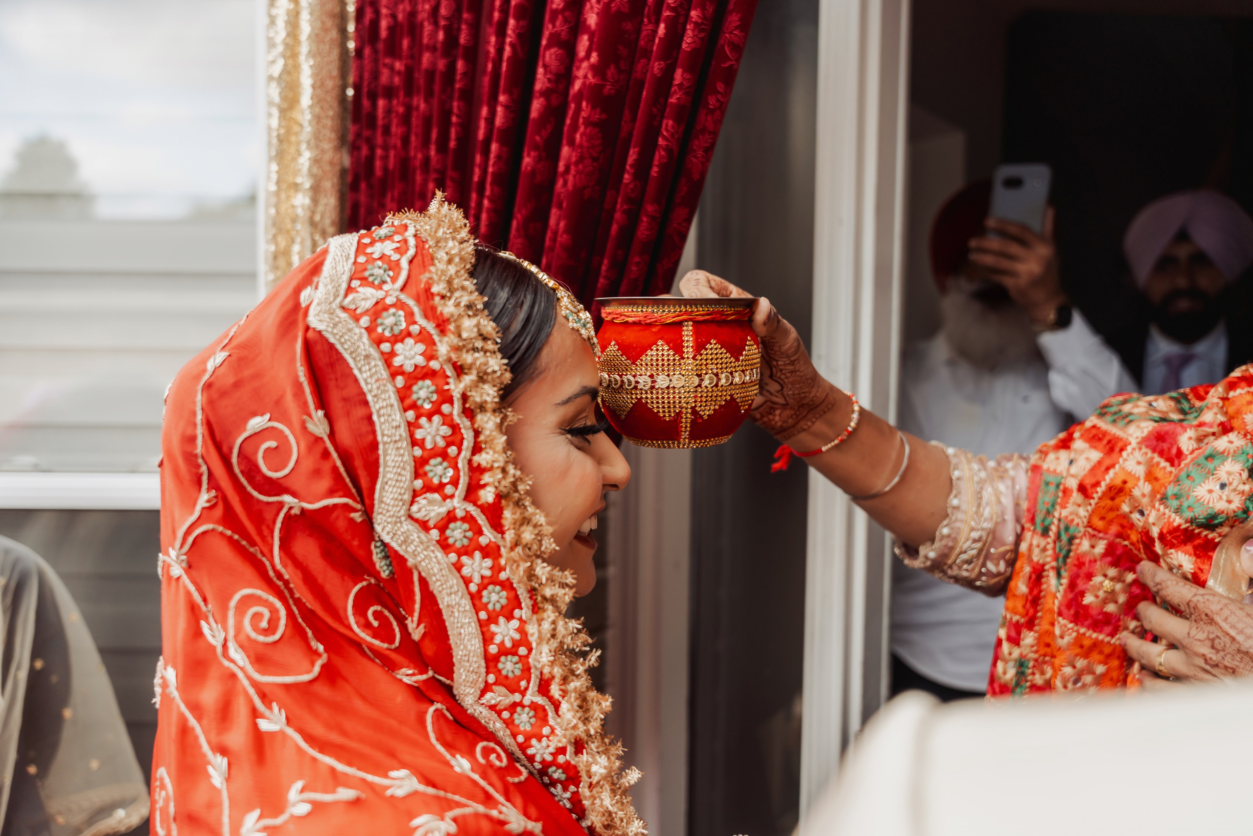 Gagan & Jasmeen. Wedding Photographer & Cinematographer studios