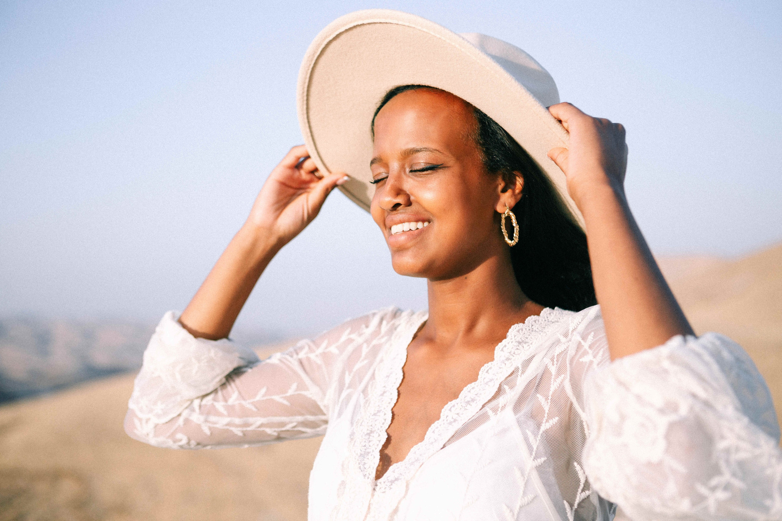 PHOTO SESSION IN THE DESERT NEAR MAALE ADUMIM. PHOTOGRAPHER IN ISRAEL