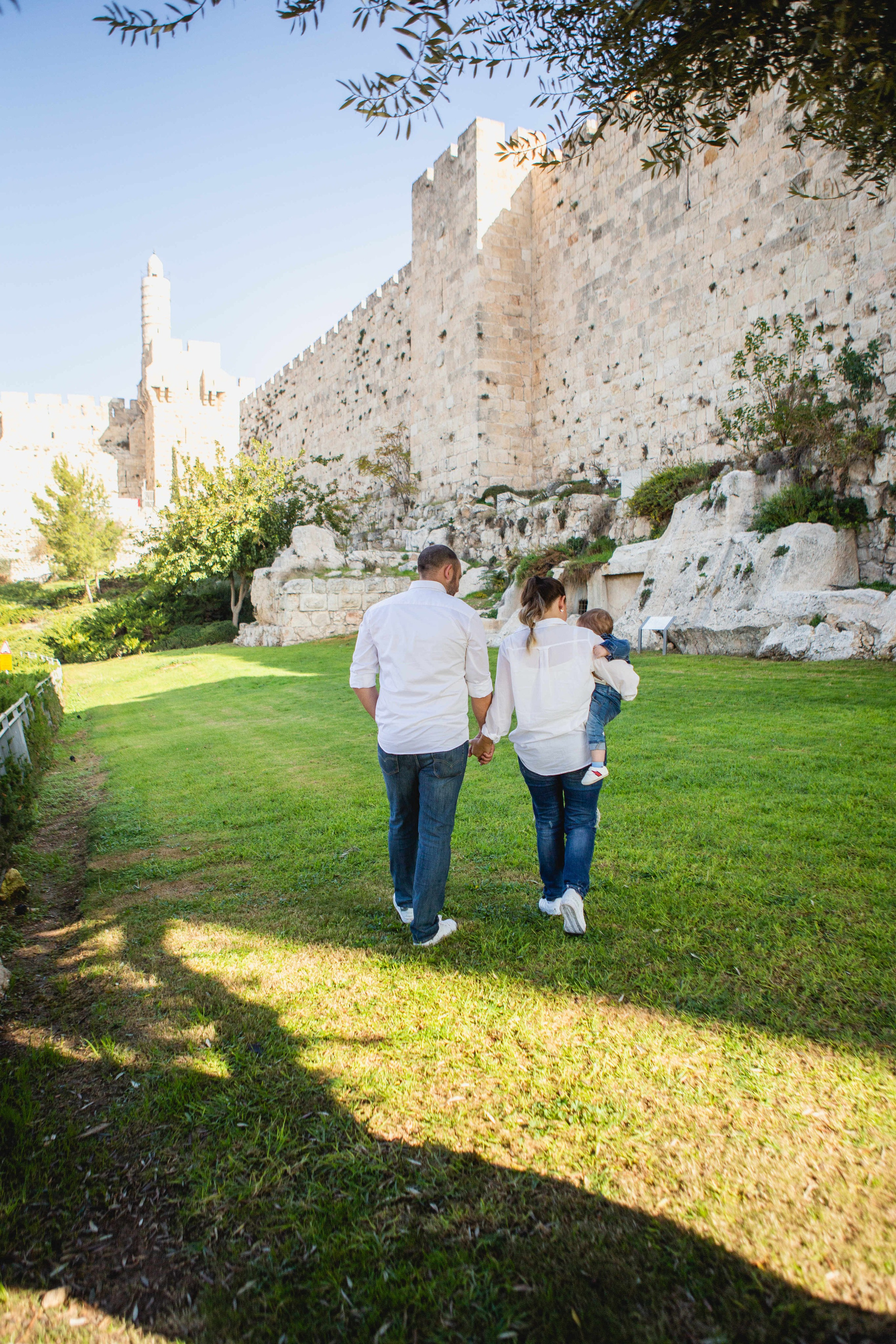 AT THE WALLS OF THE OLD CITY. PHOTOGRAPHER IN ISRAEL