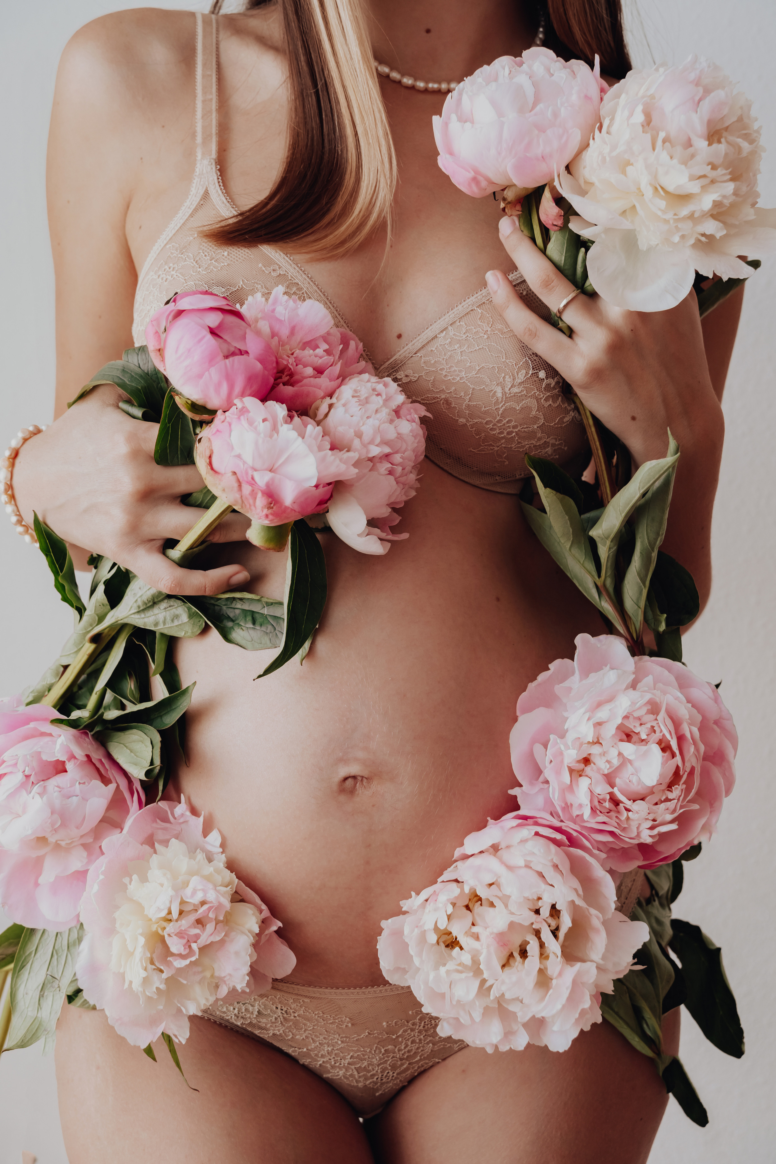 Family/pregnancy. Portrait photographer, brands and content in Valencia, Spain, Europe