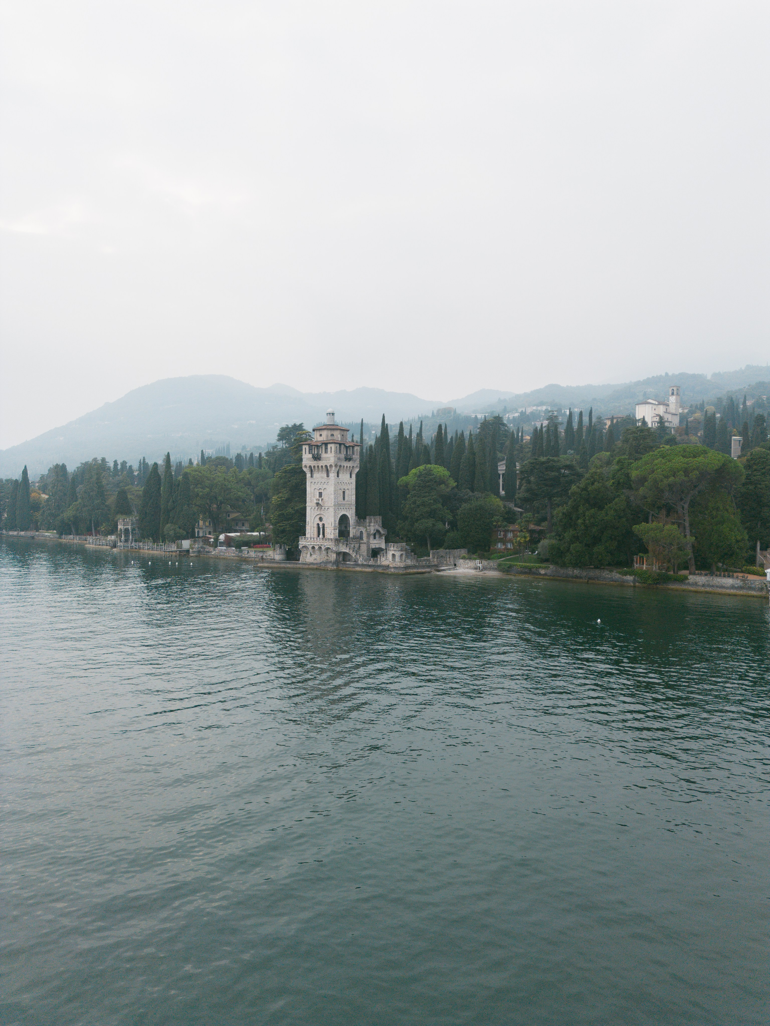 LINDSEY AND ROBERT _LAKE GARDA. PHOTOGRAPHER IN ITALY