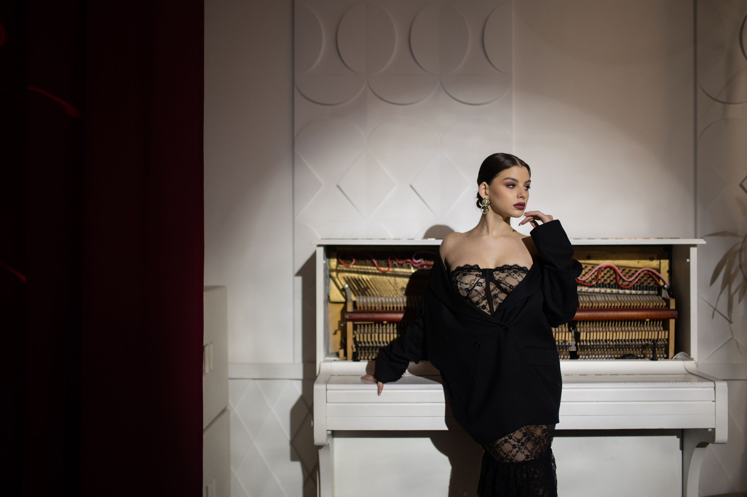 RED. Wedding and commercial photographer