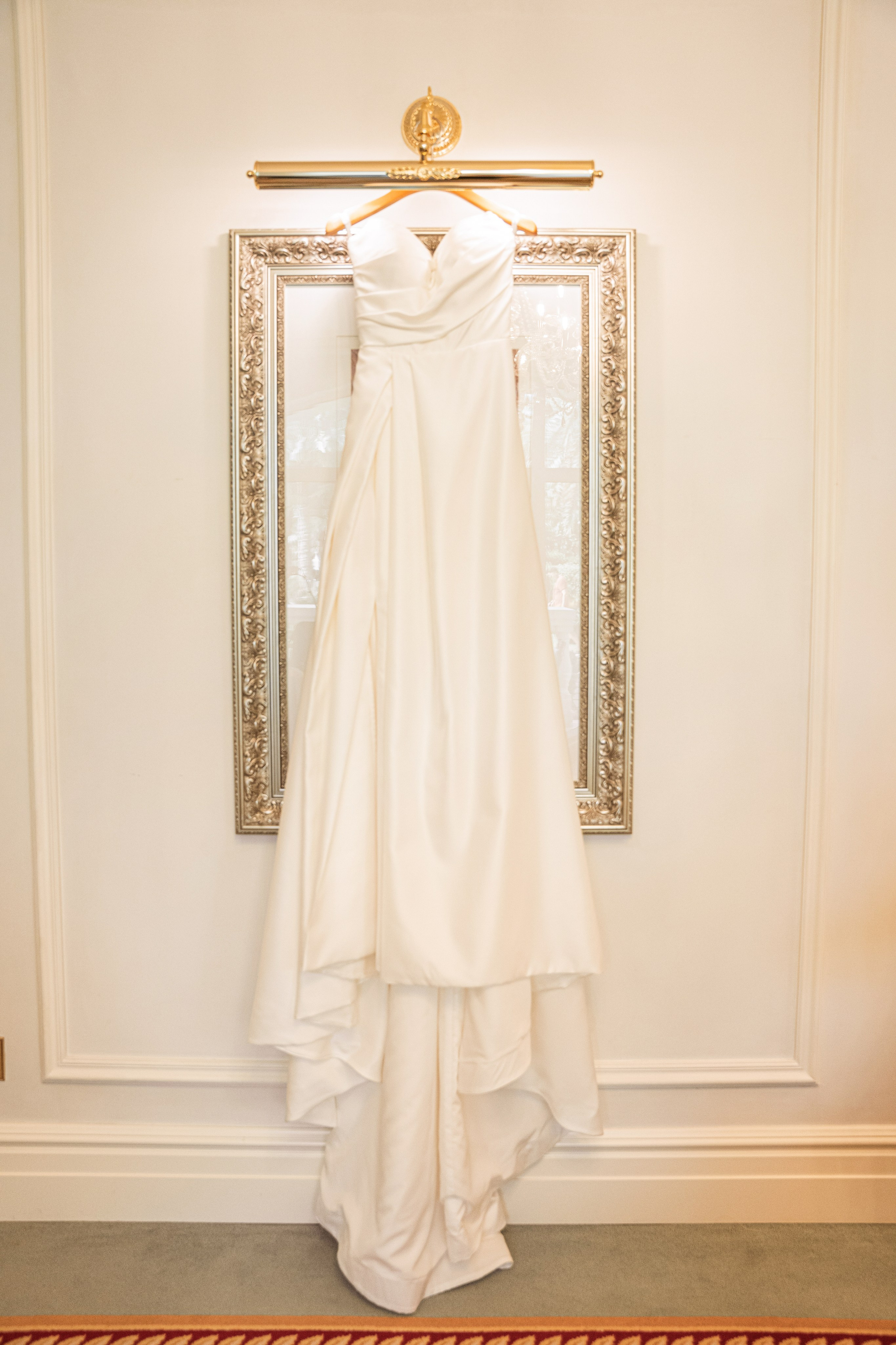 WEDDING. Photo and video production. Editing & retouching services. Training