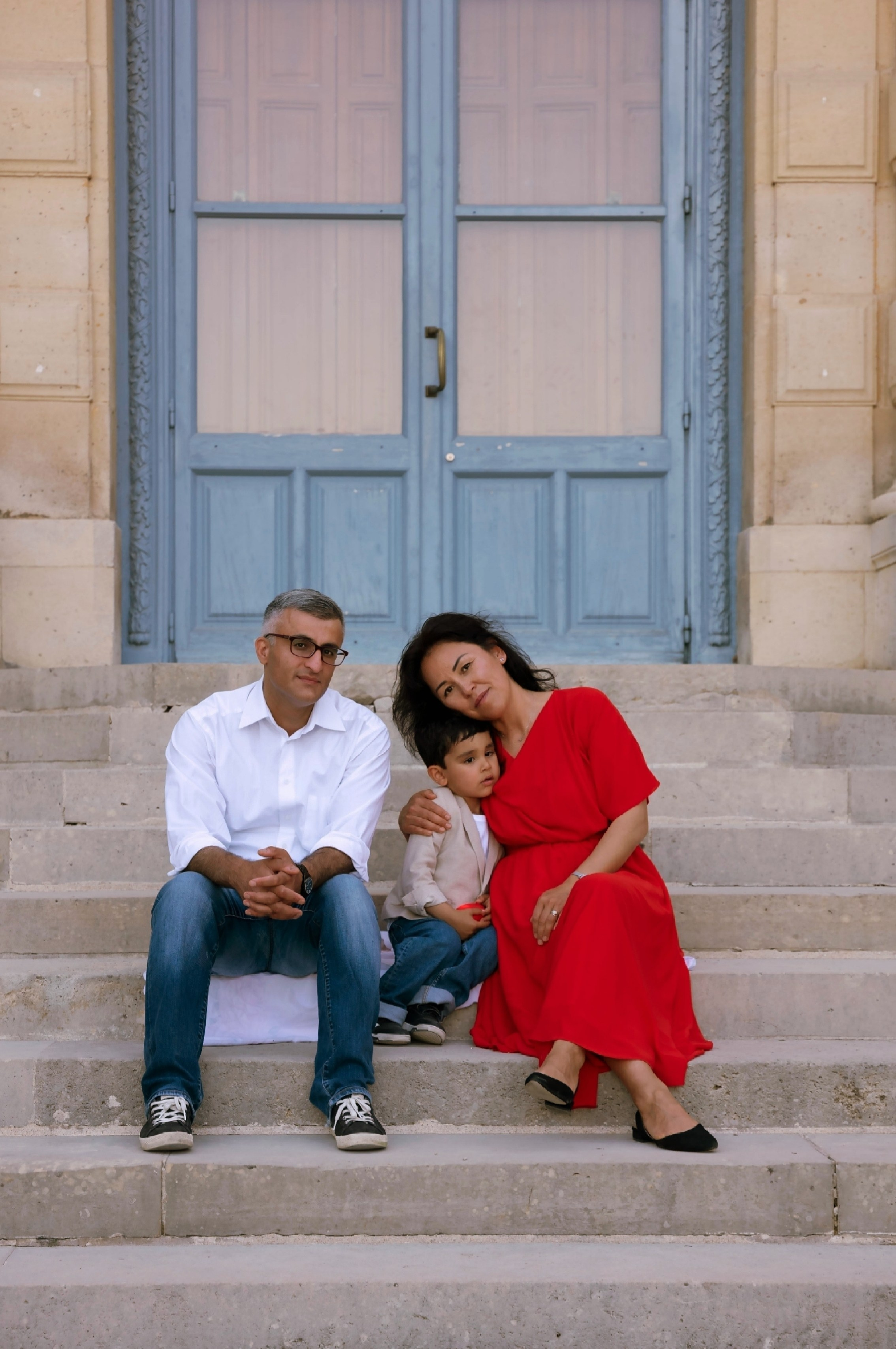Family photoshoot in Paris. Alina Tagzieva- a photograper in Paris