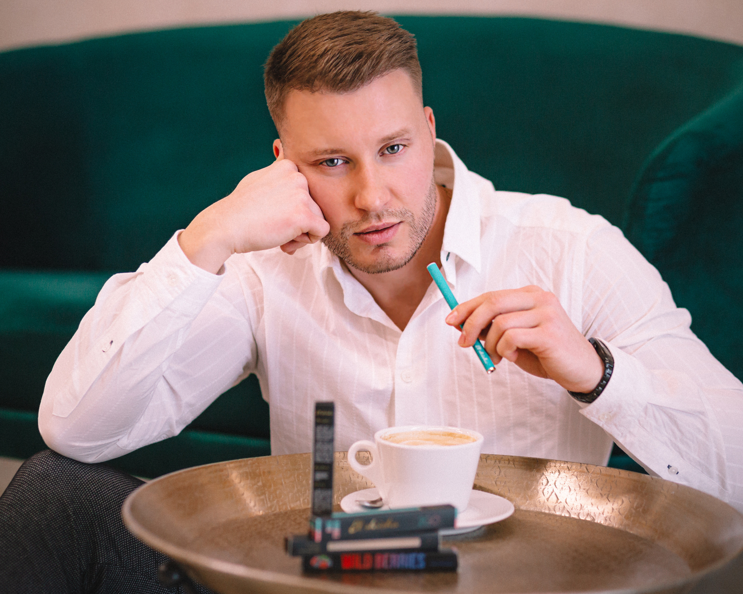 Content photo. Фотограф Бургас. Фотосесии в студио и на открито, портрети, заснемане