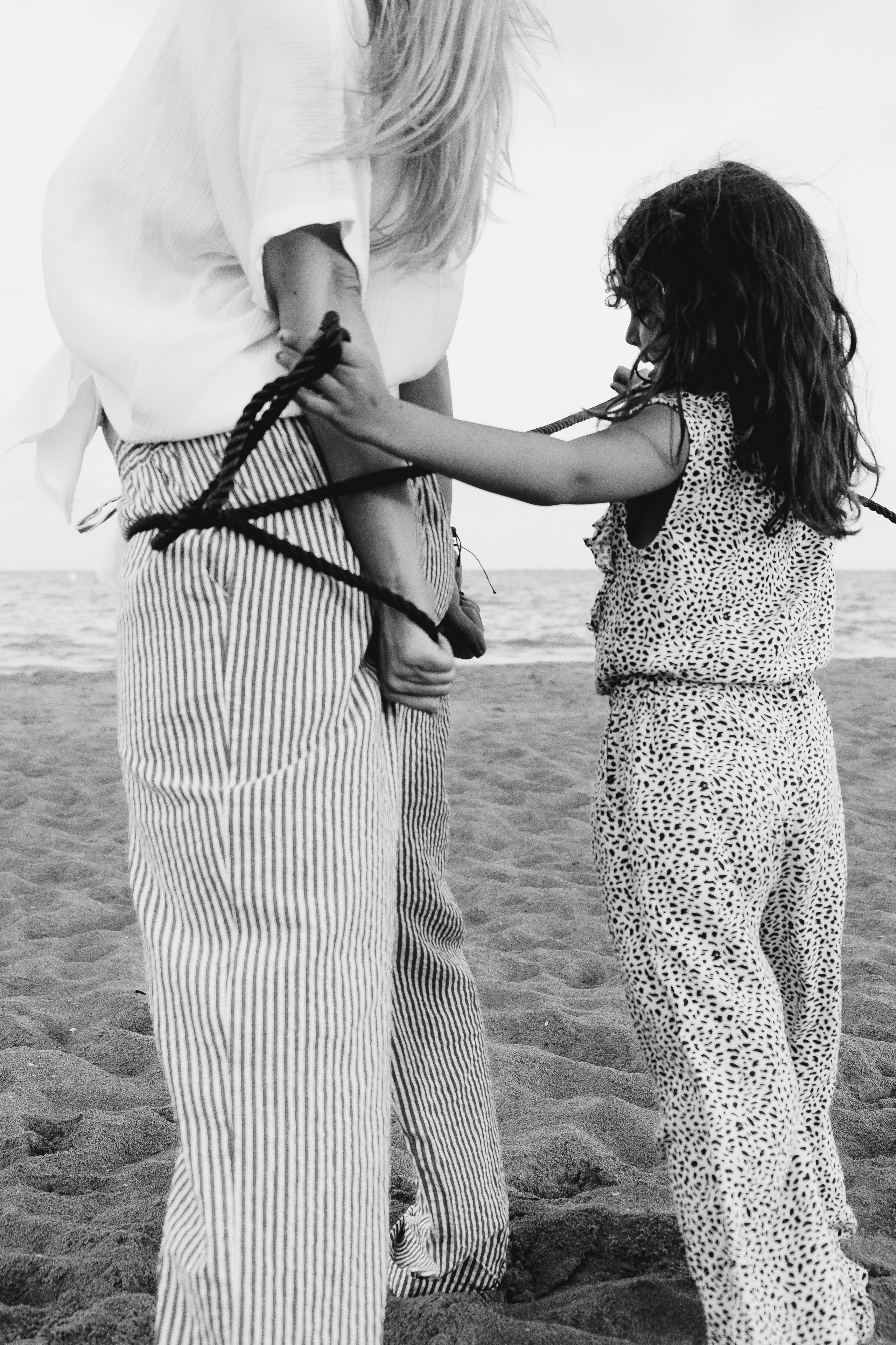 Fun family photo session on the beach